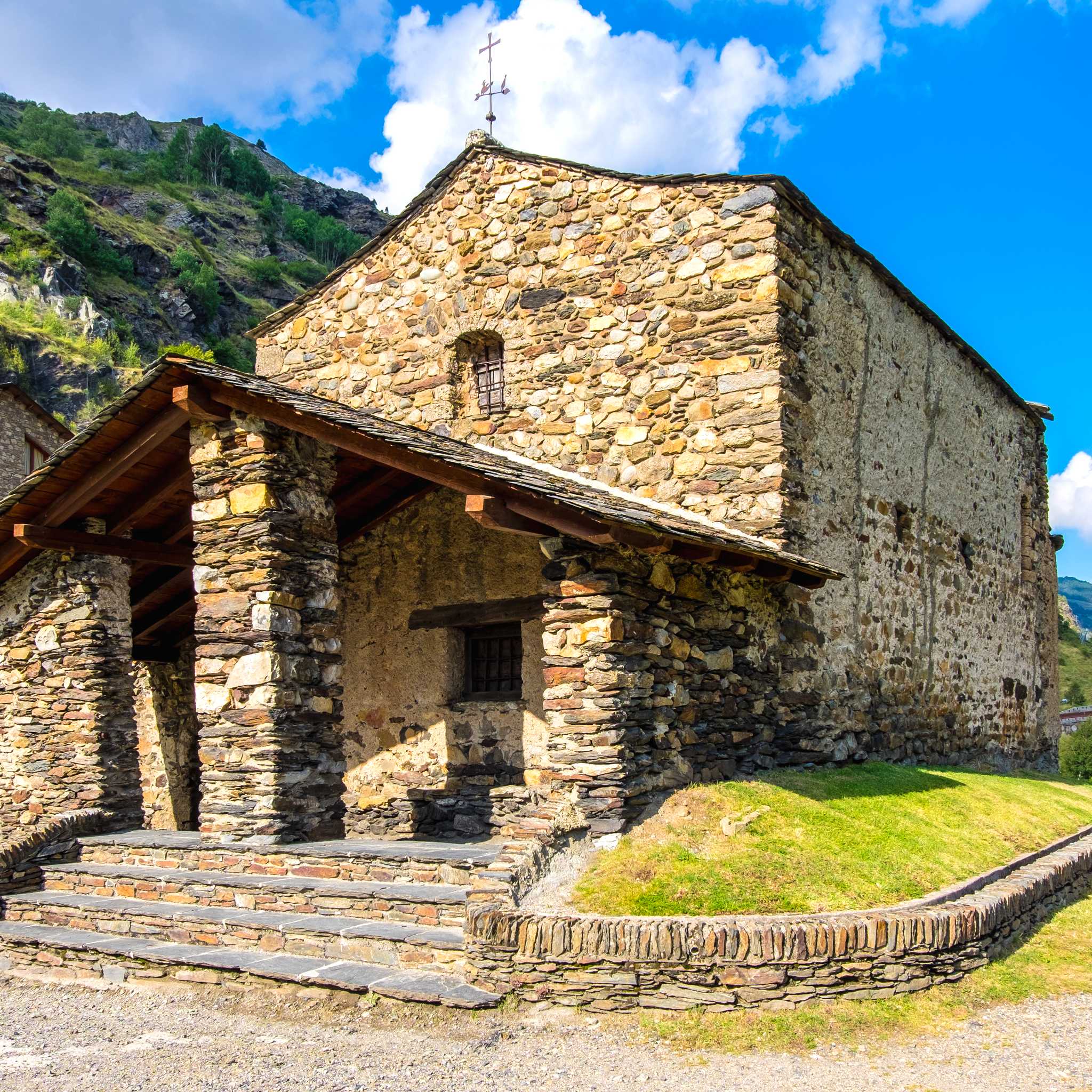 Private car transfers in Andorra from Canillo