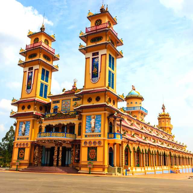 Ho Chi Minh to Cu Chi Tunnels and Cao Dai Temple: Day trip