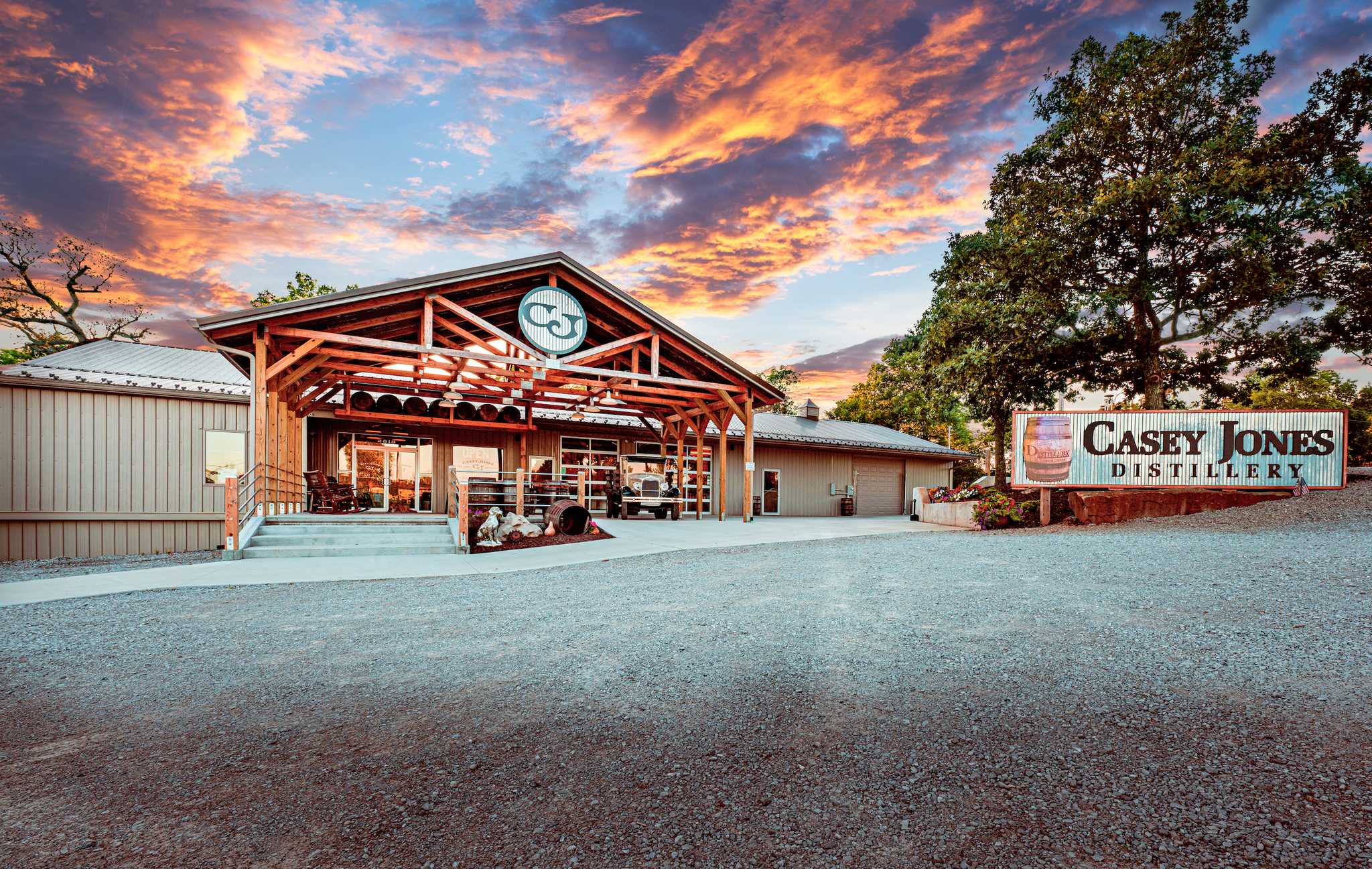 Visit Casey Jones Distillery on the way from st-louis-mo-us to gatlinburg-tn-us with Daytrip