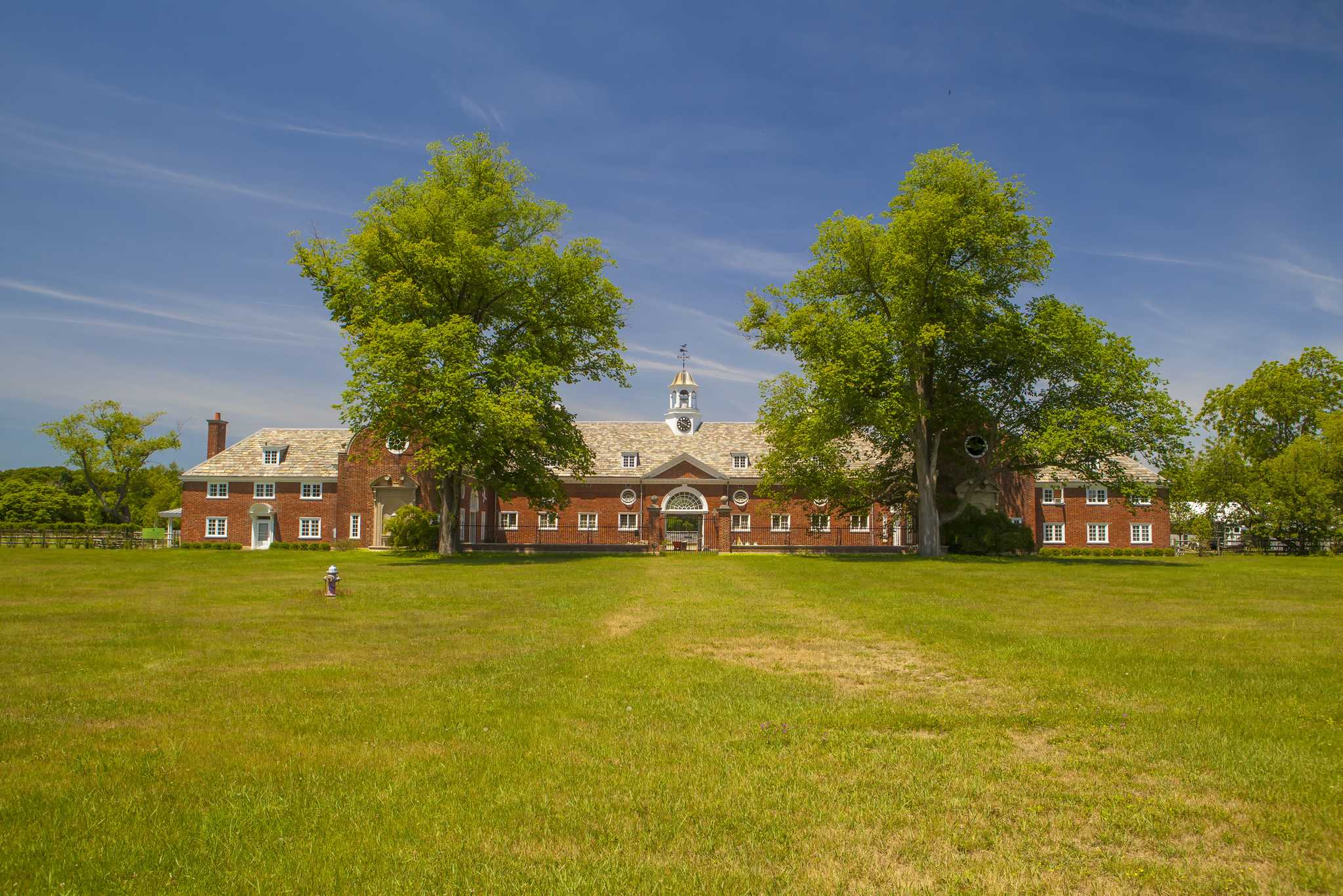 在 从 east-hampton-ny-us 到 new-york-city-ny-us 的途中，参观 Caumsett State Historic Park Preserve ，通过 Daytrip