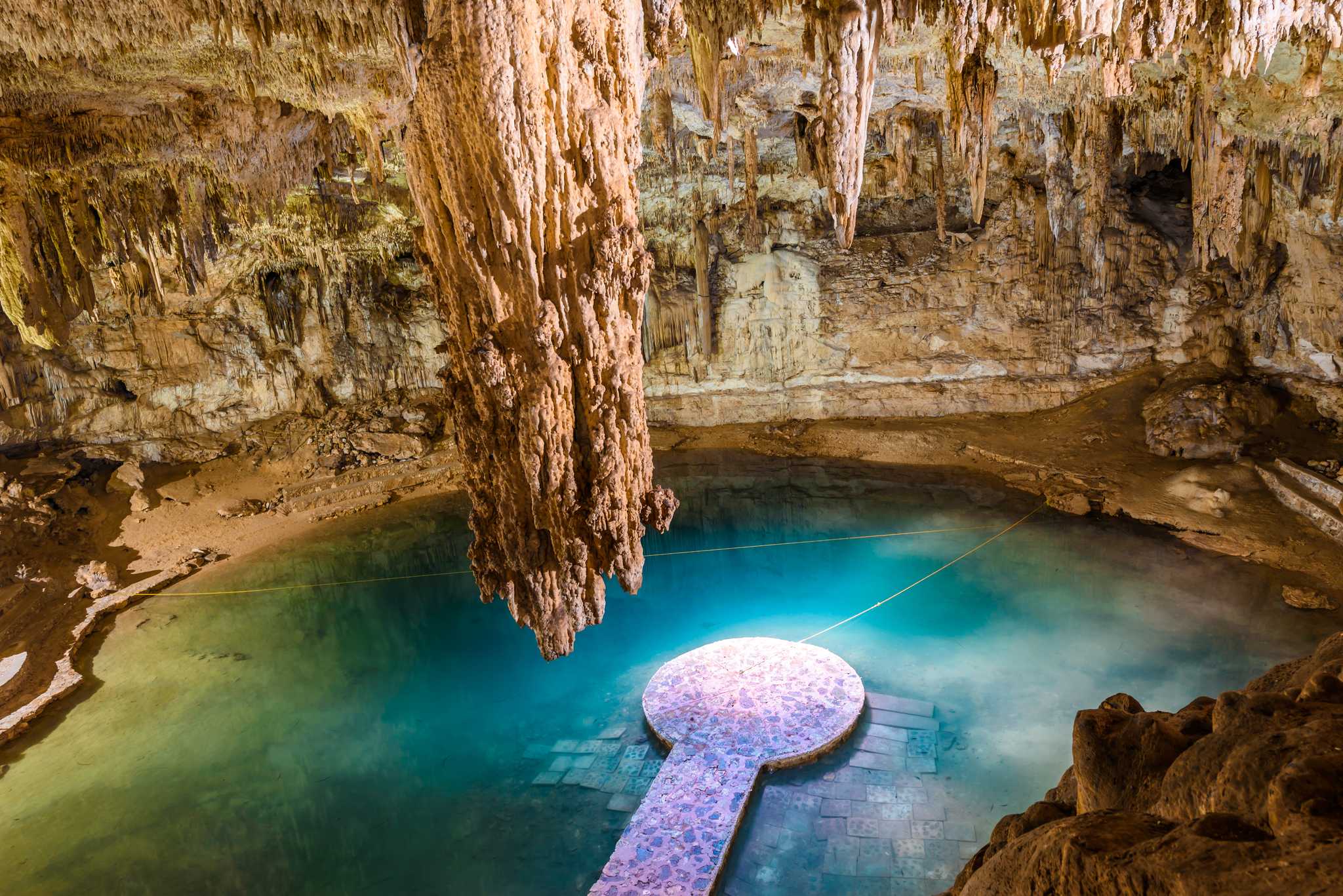 Servicios de traslado en coche privado en Cenote Suytun - vista panorámica de Cenote Suytun en México