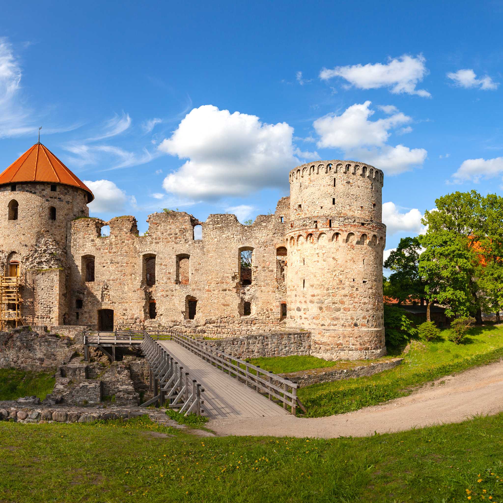 Private car transfers in Latvia from Cesis
