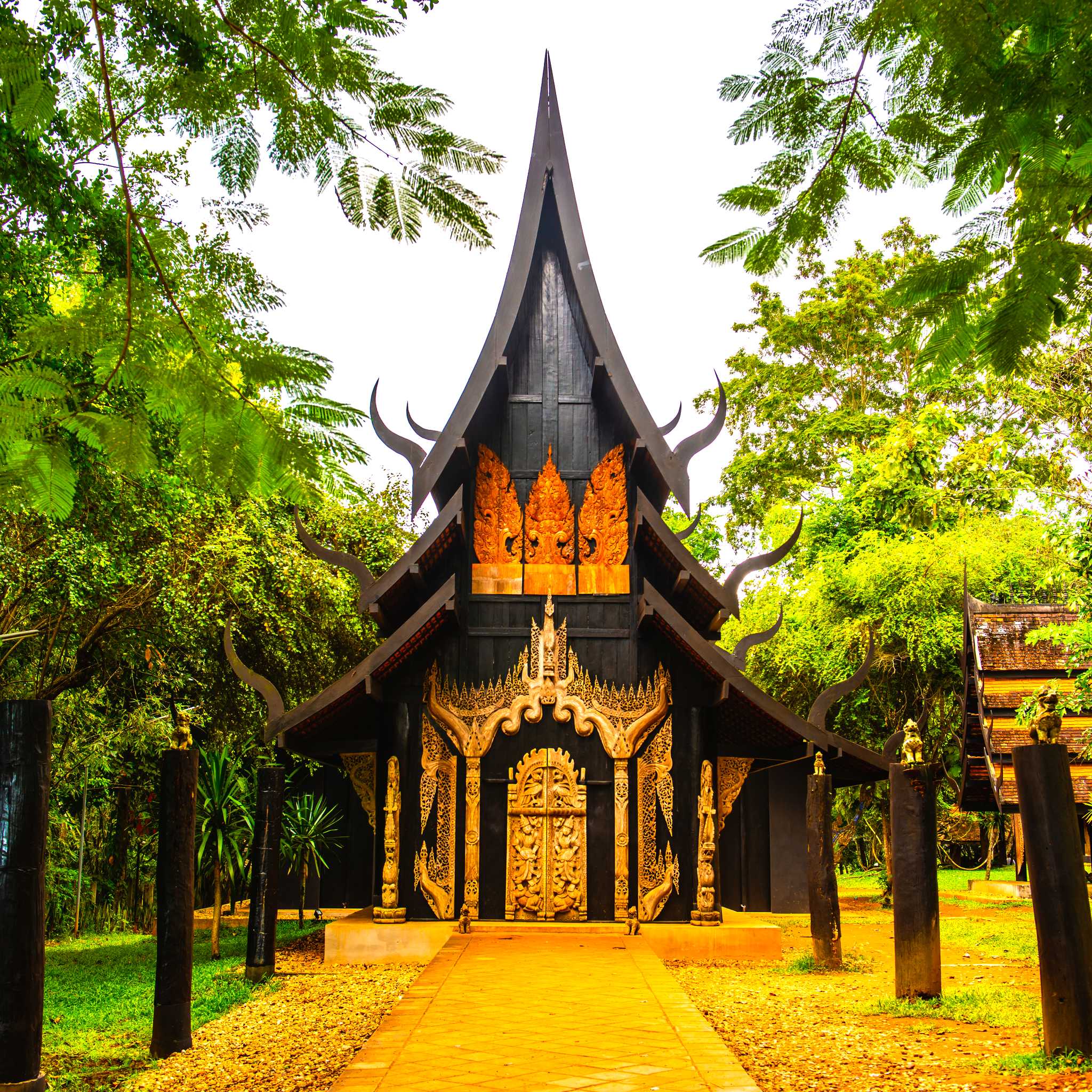 Private car transfers in Thailand from Chiang Rai