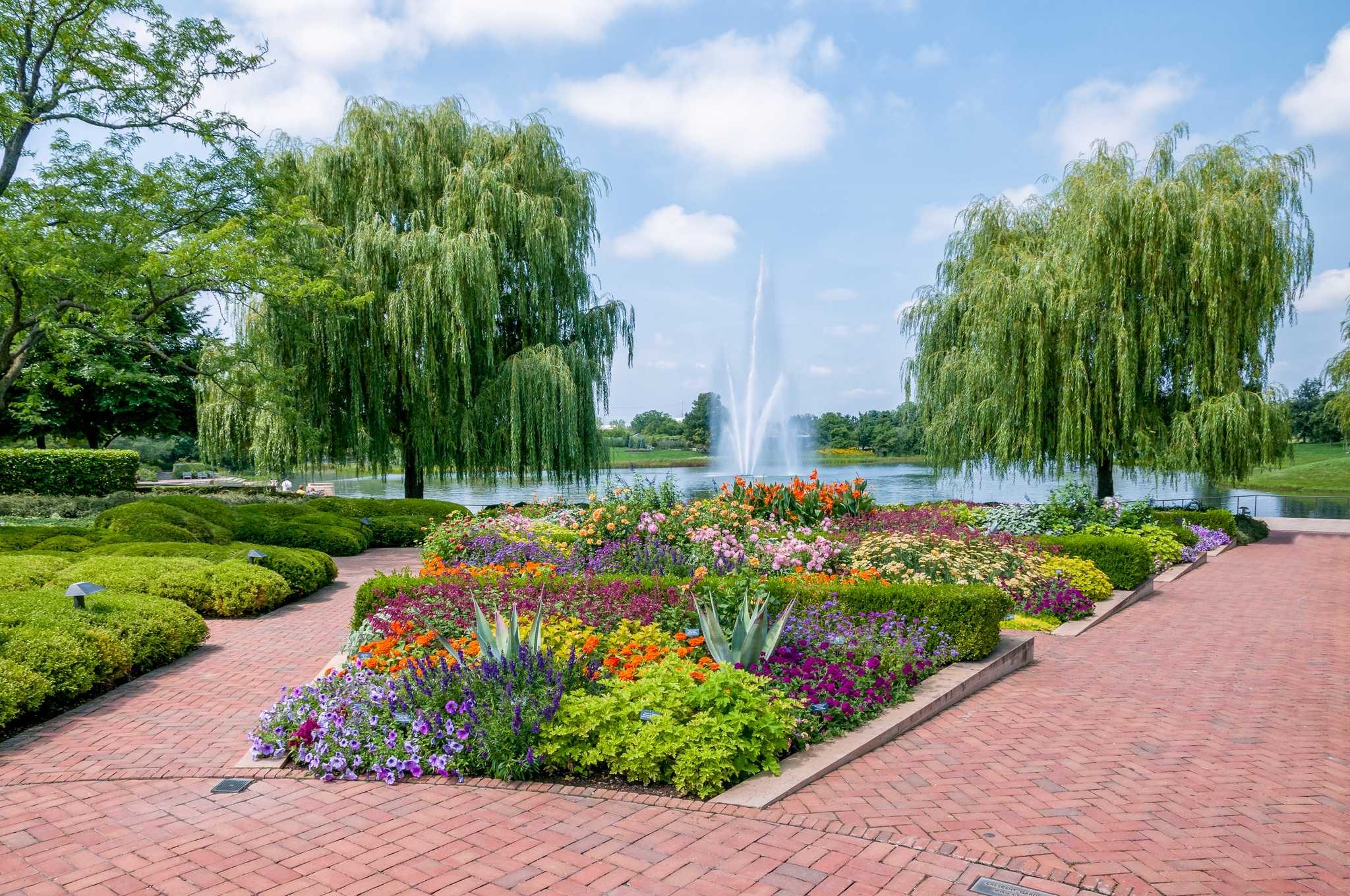 在 从 chestnut-mountain-resort-il-us 到 chicago-il-us 的途中，参观 Chicago Botanic Garden ，通过 Daytrip