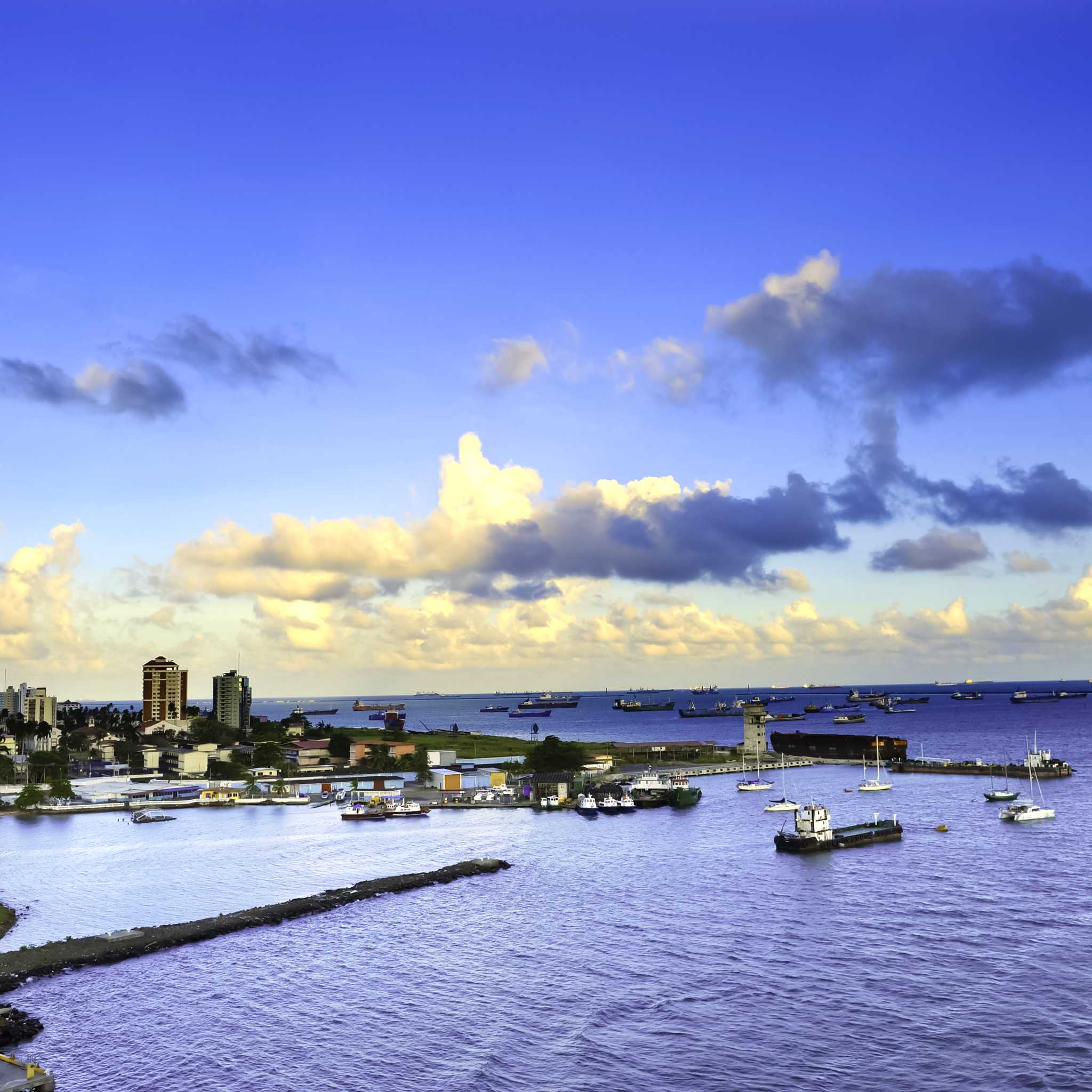 Private car transfers in Panama from Colon