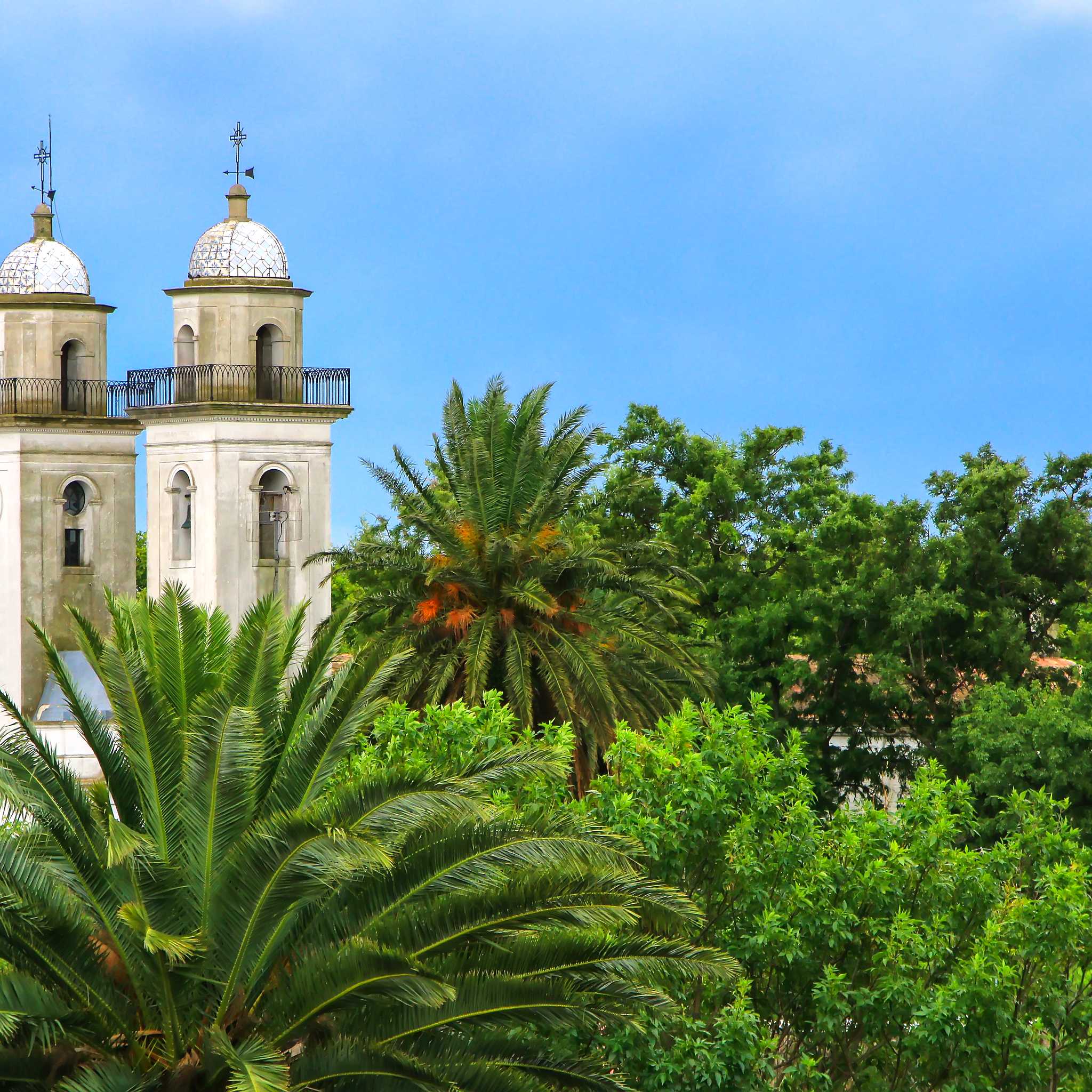 Private car transfers in Uruguay from Colonia del Sacramento