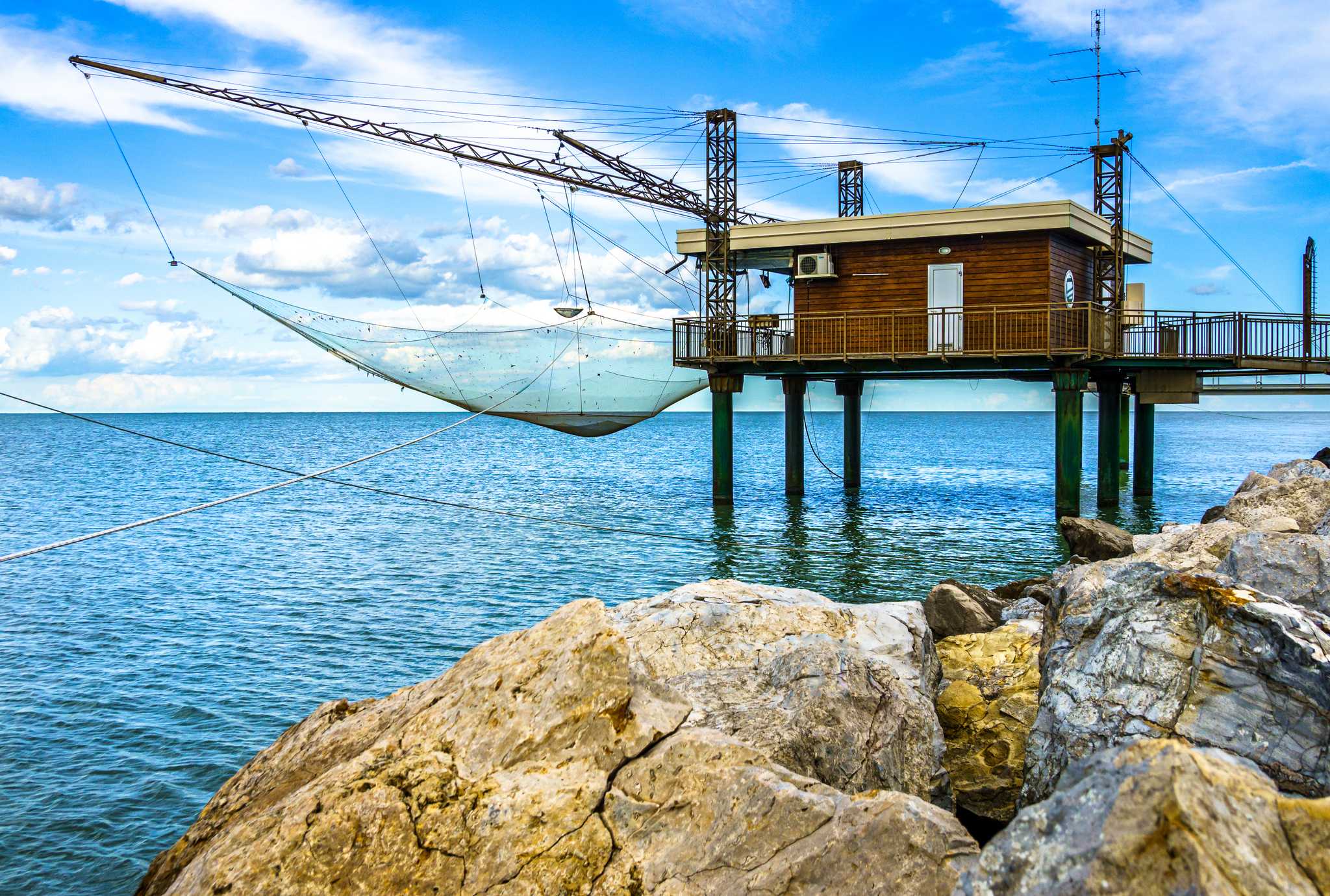 Bologna ์์ ์ถ๋ฐํ๋ ๊ฐ์ธ์ ์ธ ํ๋ฃจ ์ฌํ ์ค Comacchio ์ผ์ ์ ์ง