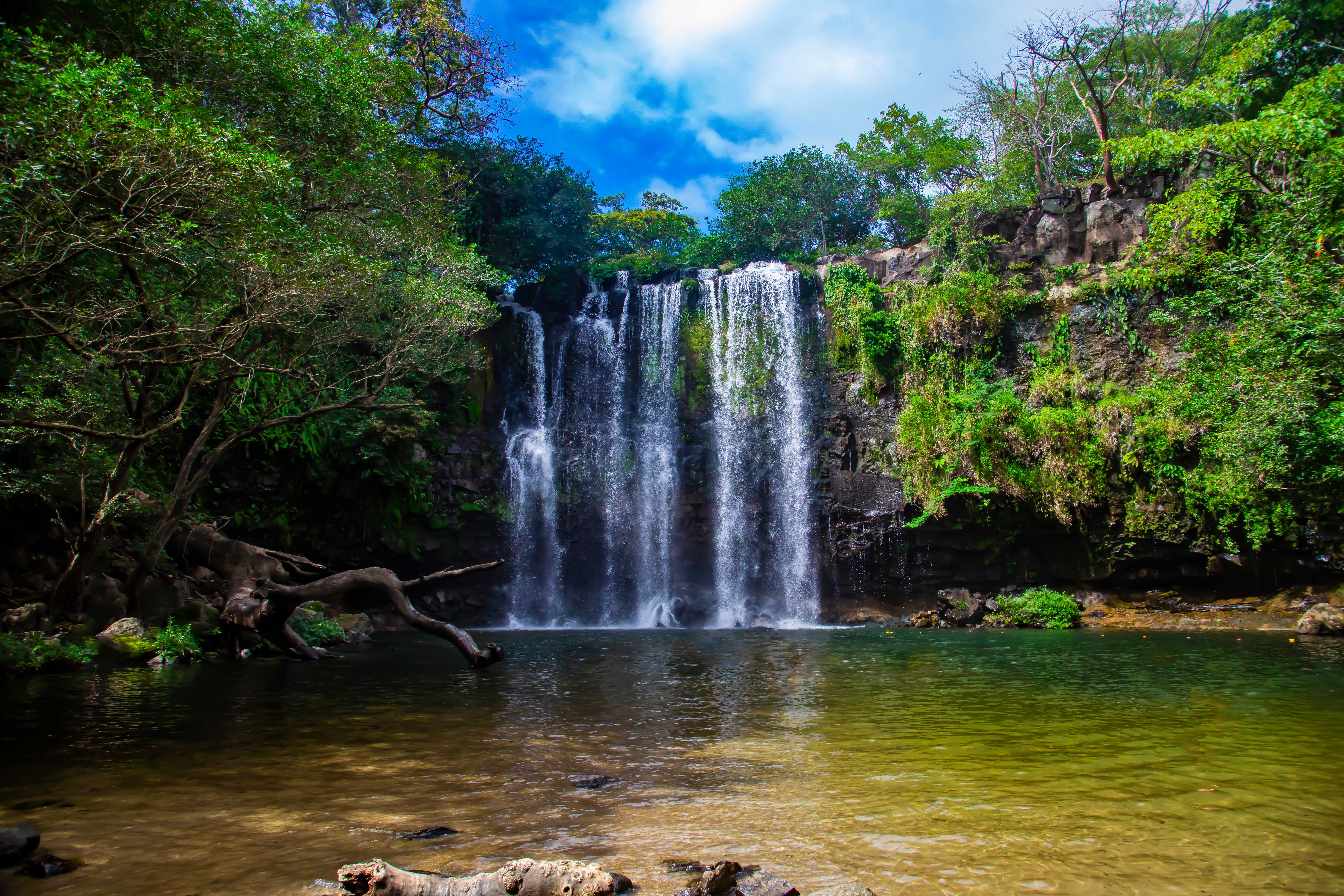 Private Day Trip from La Fortuna to Cortez Falls and Kalambu Hot Springs