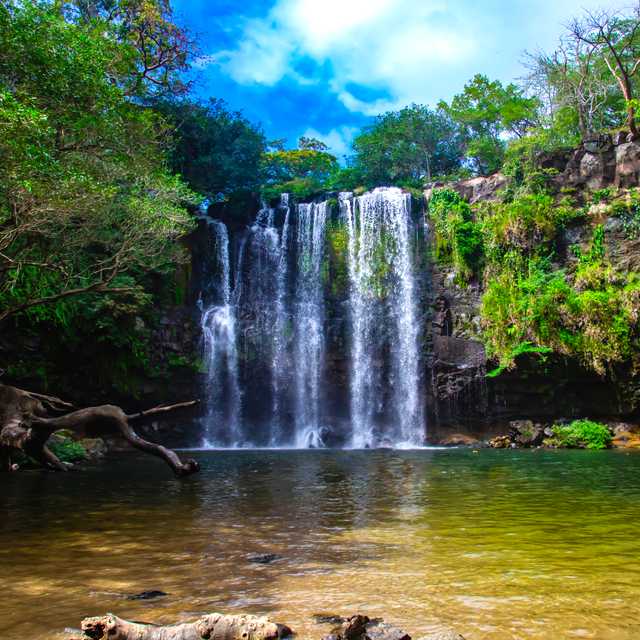 La Fortuna day trip to Cortez Falls and a chocolate tour