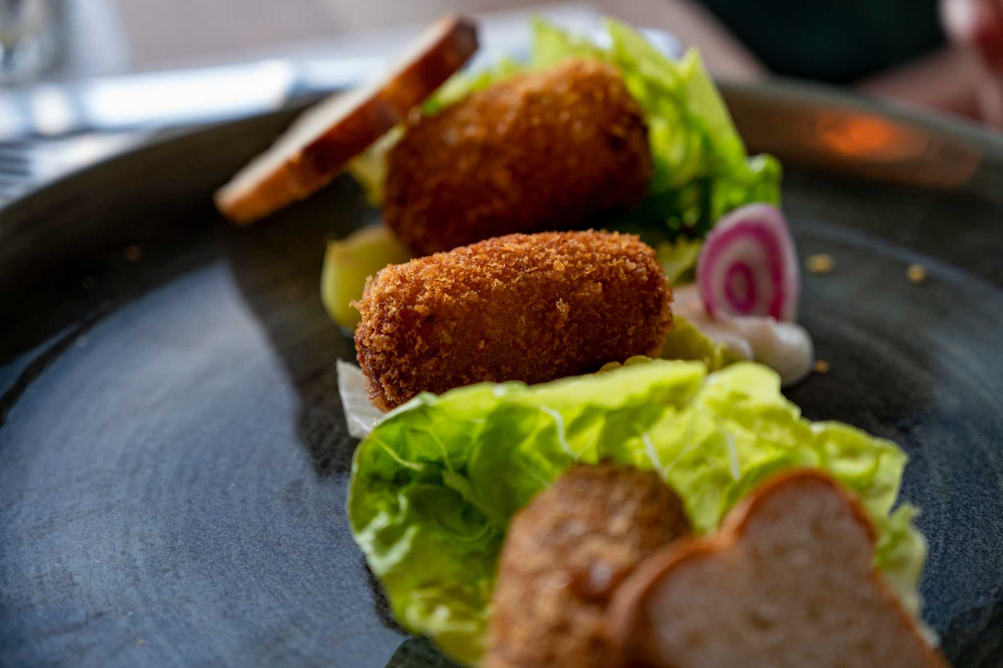 Amsterdam ์์ ์ถ๋ฐํ๋ ๊ฐ์ธ์ ์ธ ํ๋ฃจ ์ฌํ ์ค Creil ์ผ์ ์ ์ง