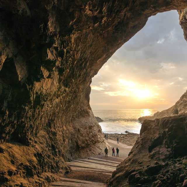 Arica to Cuevas De Anzota and San Miguel Museum: Day trip