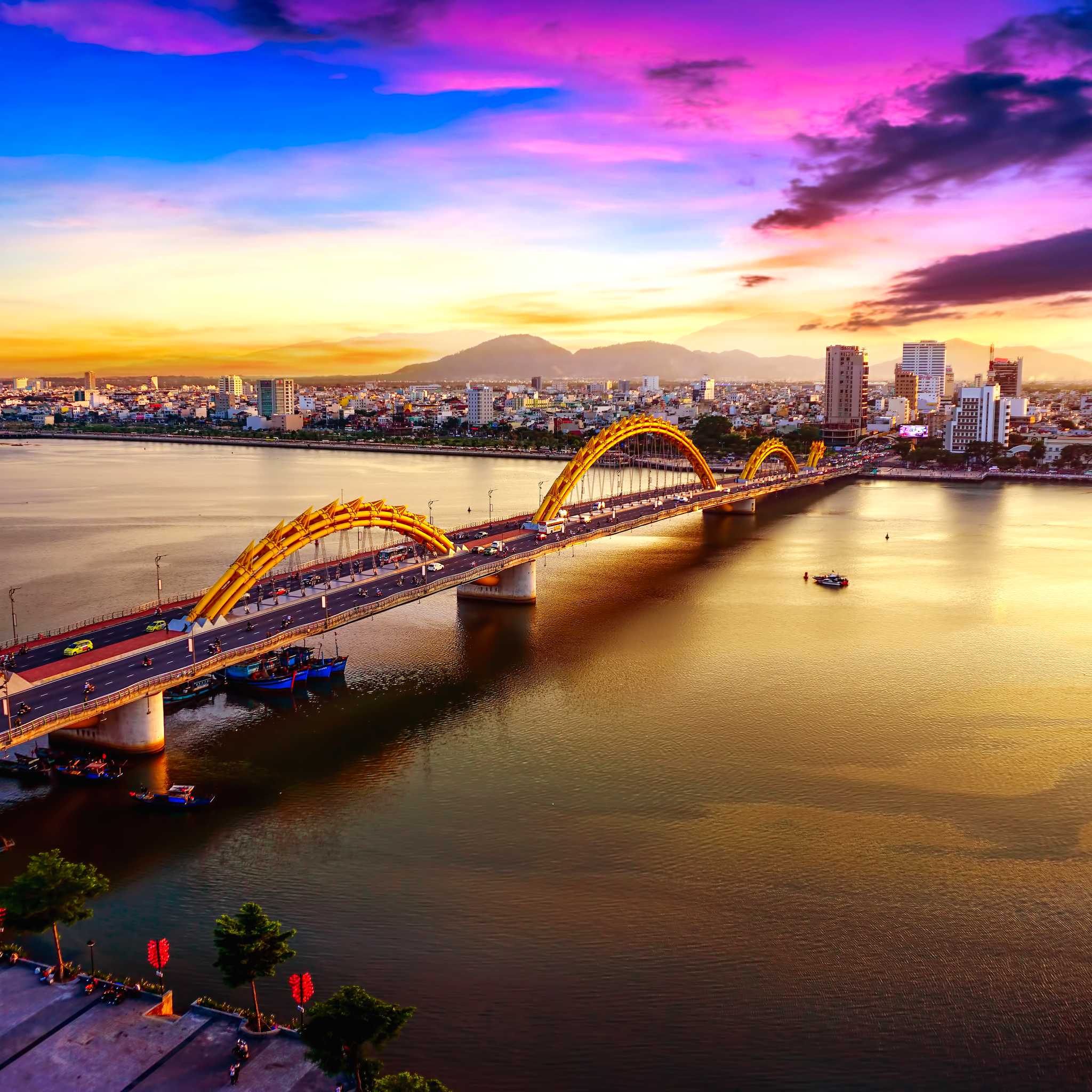 Private car transfers in Vietnam from Da Nang