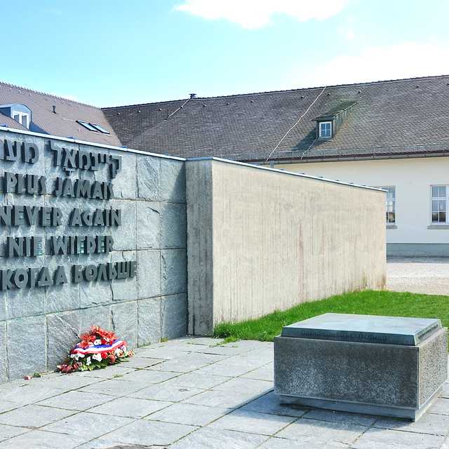 Regensburg to Dachau and Nymphenburg Palace: Day trip