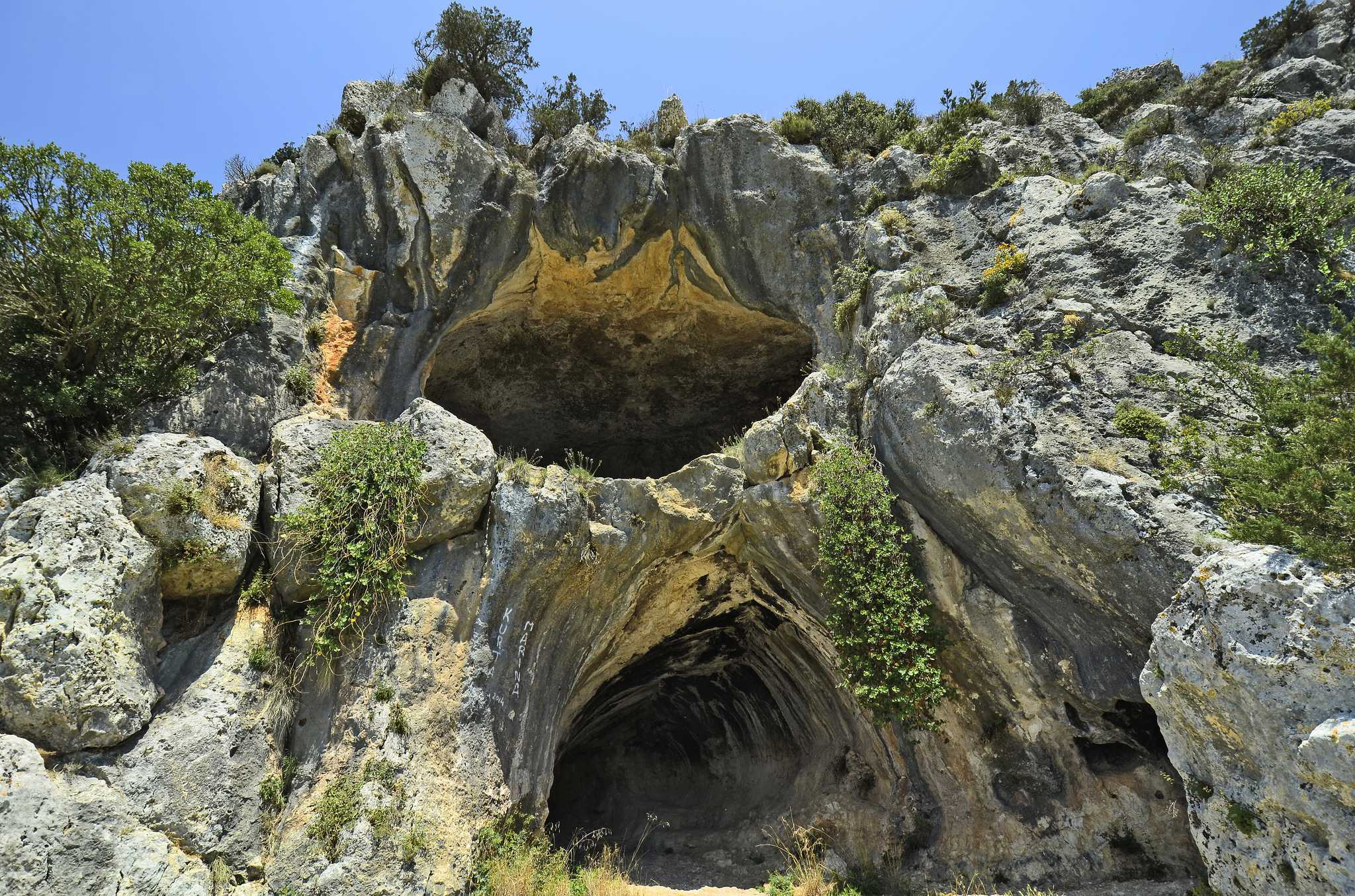 Damianos Cave