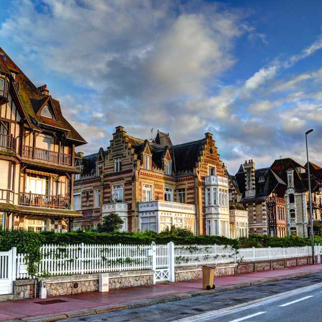 Rouen to Deauville and Trouville: Private day trip