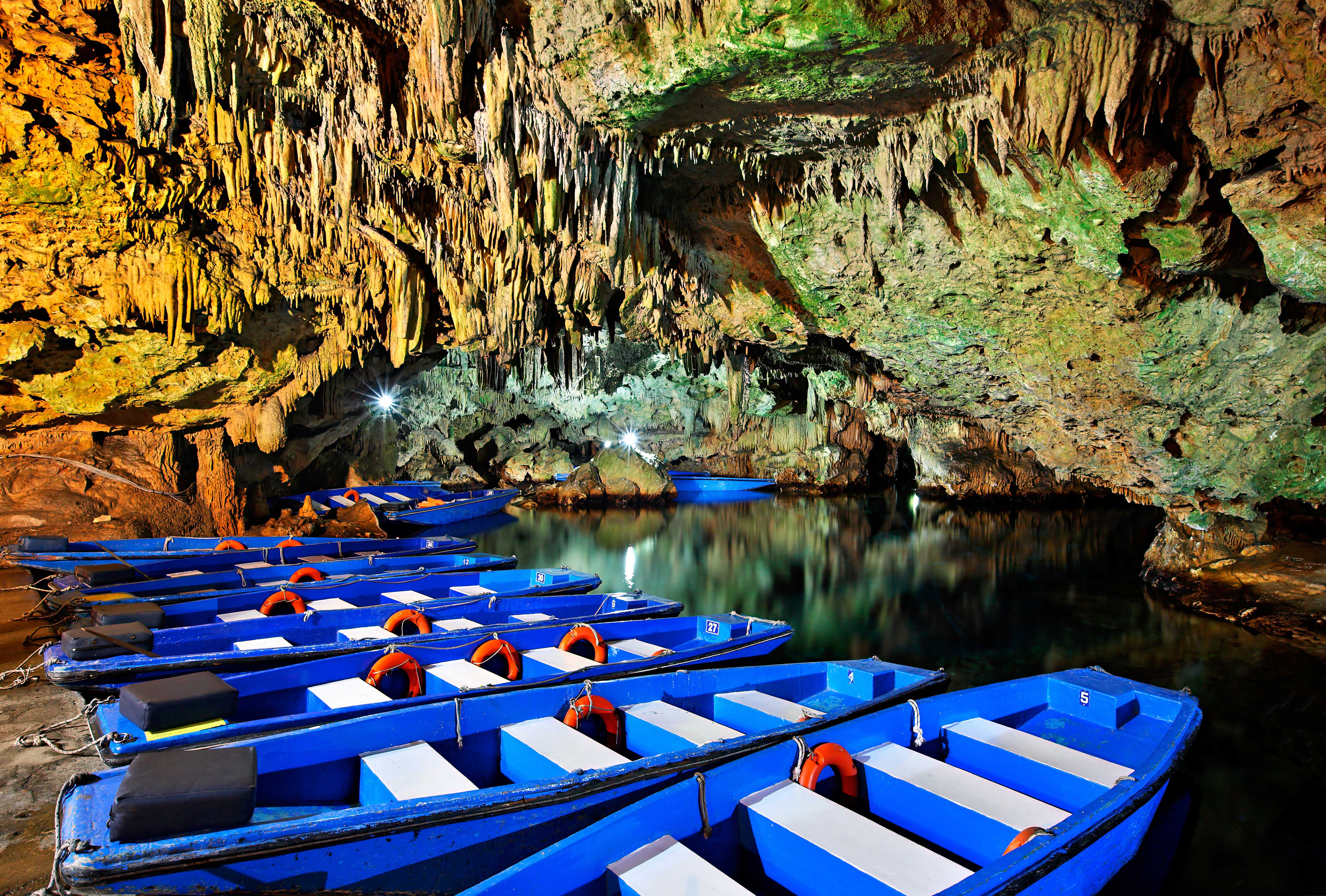 Caves of Koilos 4枚セット Colorado is home to more than 600 caves. Most of them are a secret
