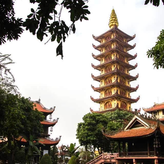 Hanoi to Du Hang Pagoda and Ba Vang Pagoda: Private day trip