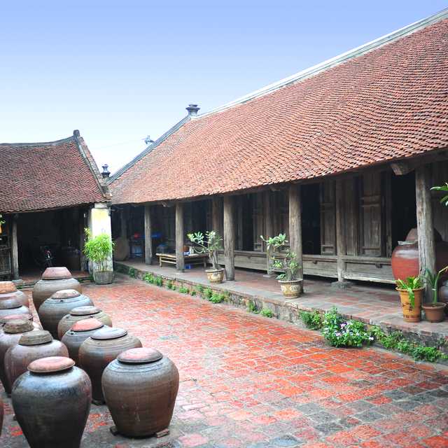 Hanoi to Duong Lam and Hung Temple: Private day trip