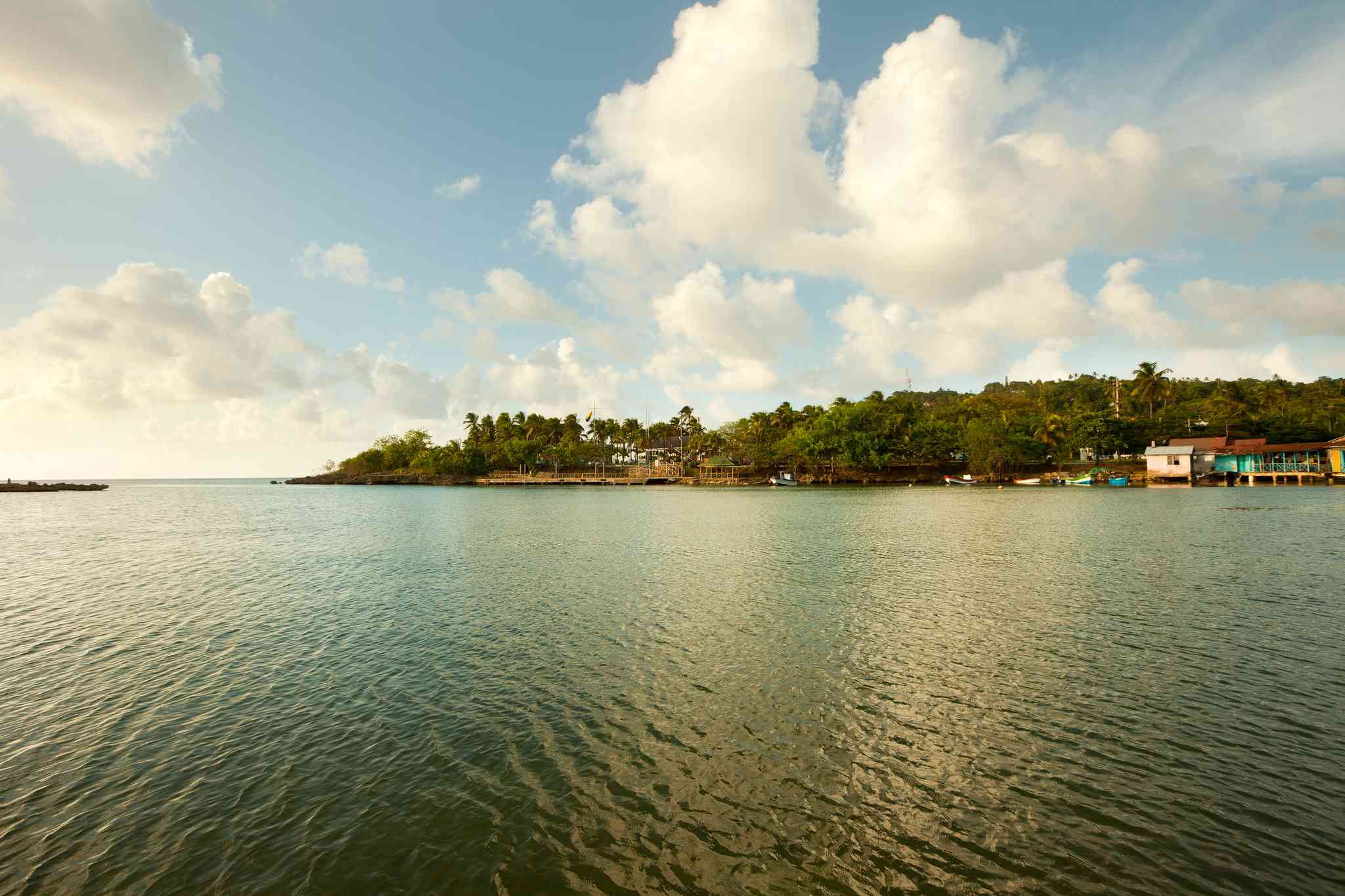 Scenic view of Playa Spratt Bight - private day trip from El Cove - photo 3