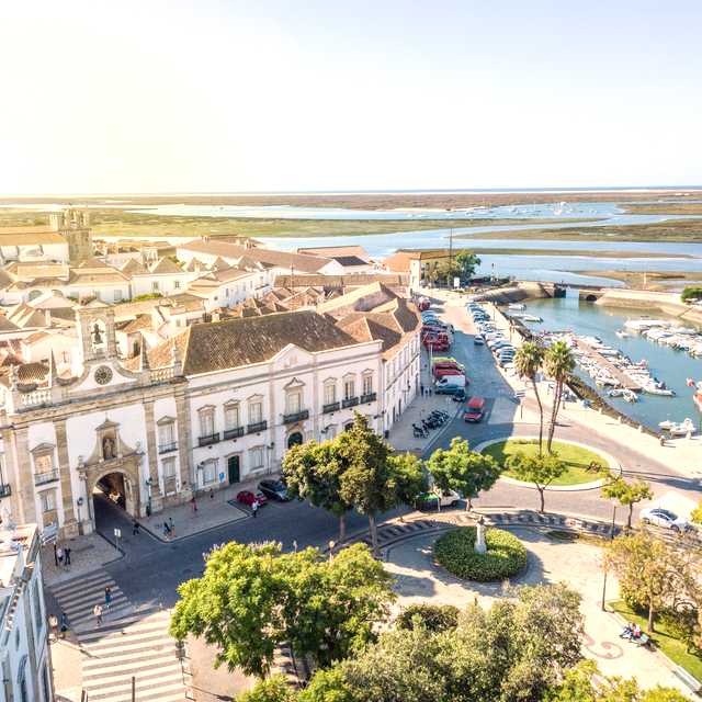 Portimao to Faro City: Private day trip