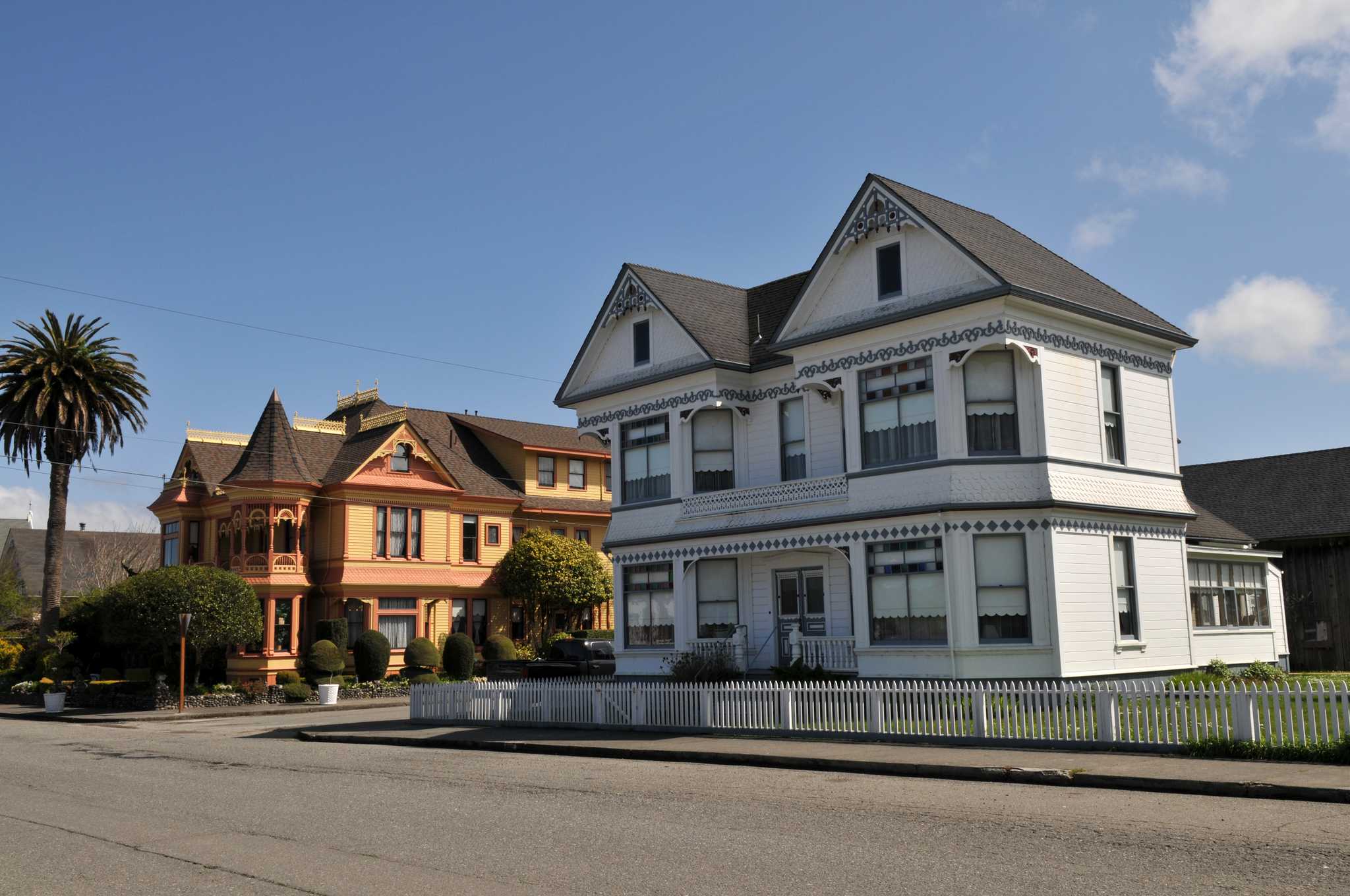 At the edge of the extensive redwood forest, this little town is one of the prettiest in the country with its charming Victorian architecture.