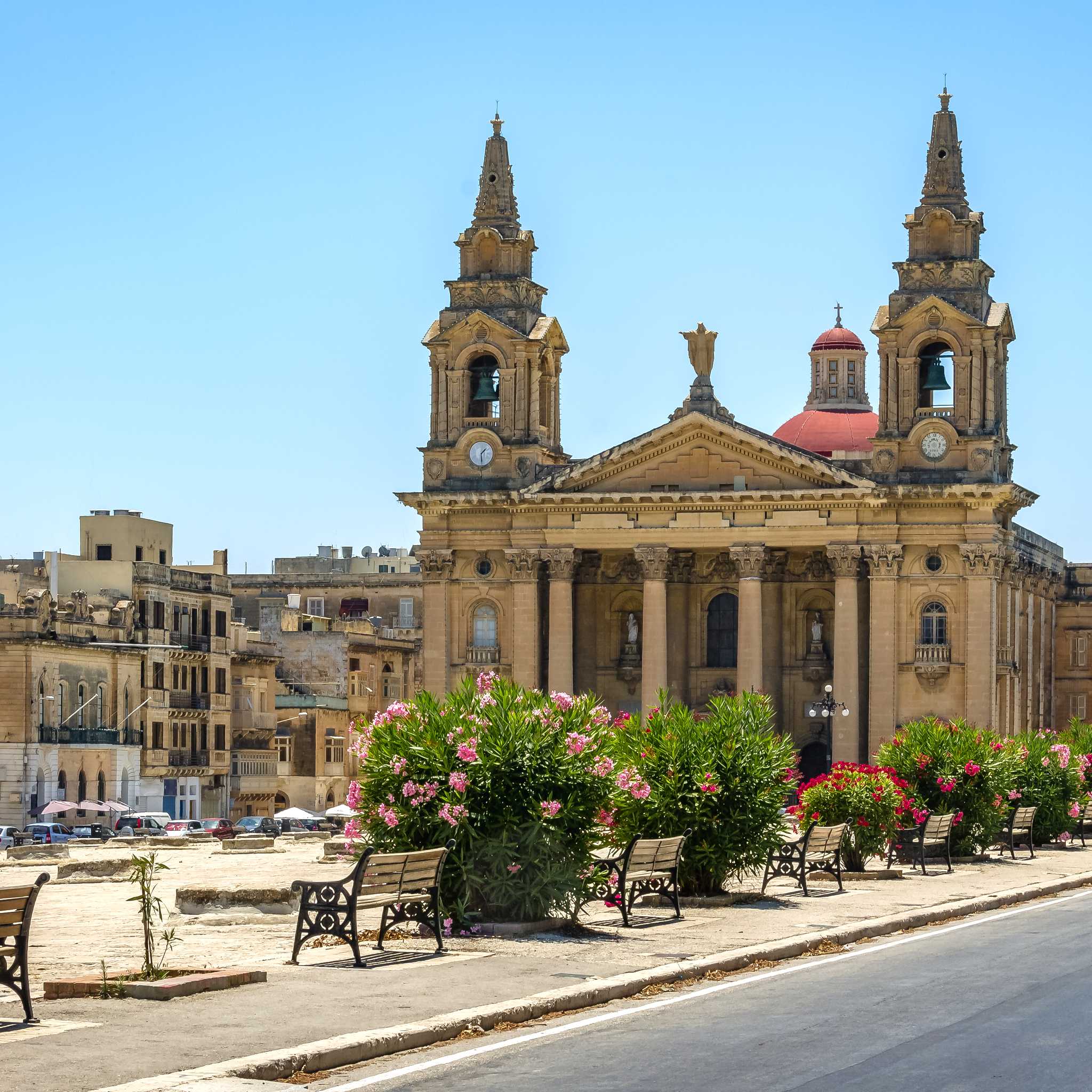 Private car transfers in Malta from Floriana