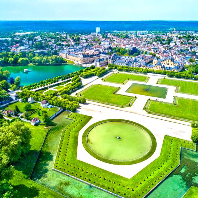 Paris to Fontainebleau and Provins: Private day trip