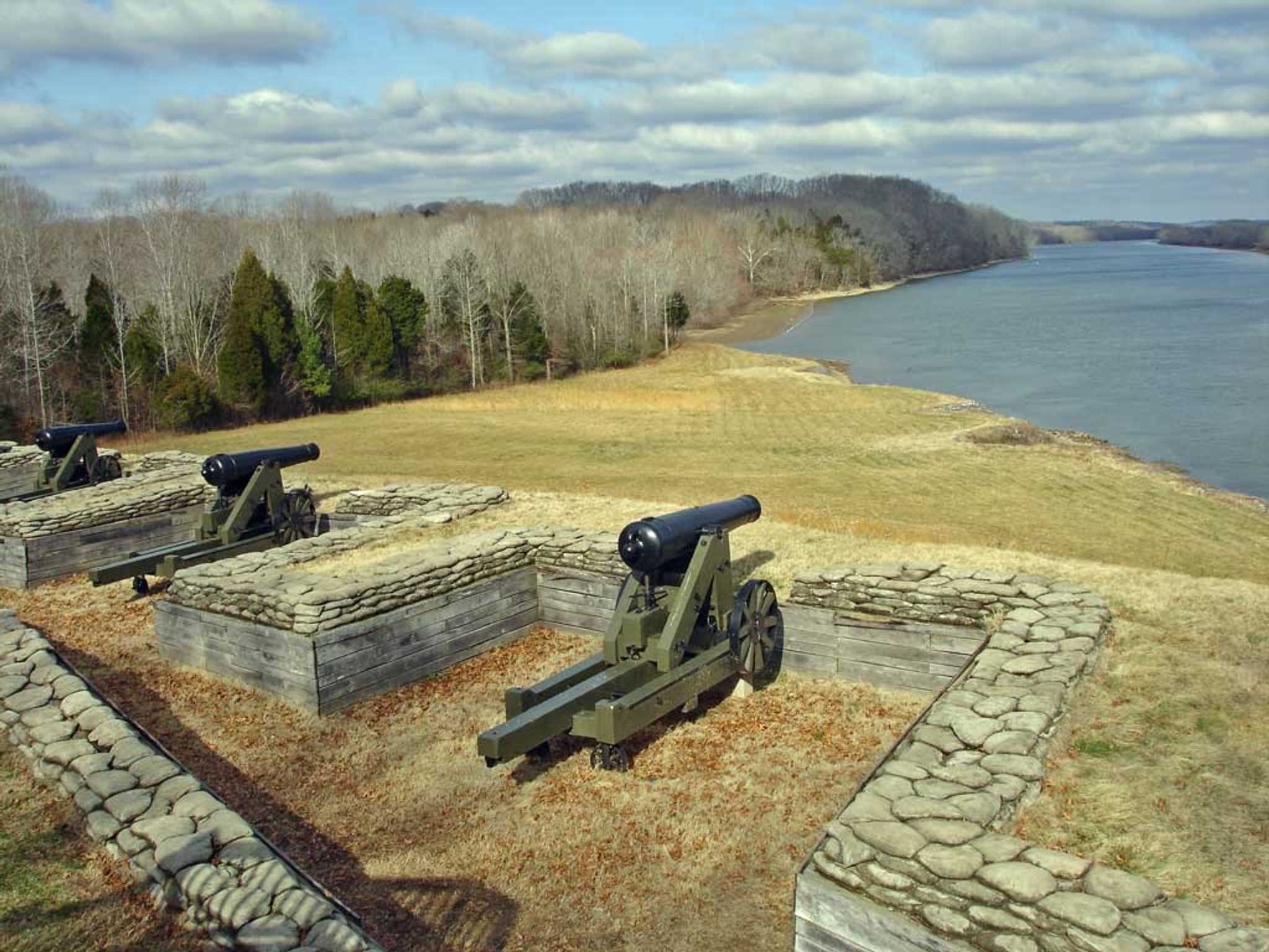 Visit Fort Donelson National Battlefield on the way from st-louis-mo-us to gatlinburg-tn-us with Daytrip