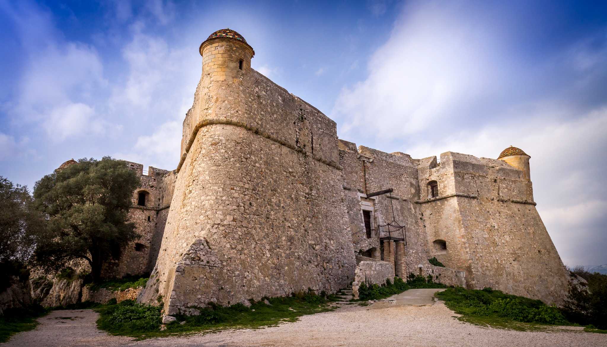 Nice 에서 출발하는 개인적인 하루 여행 중 Fort du Mont Alban 일정 정지