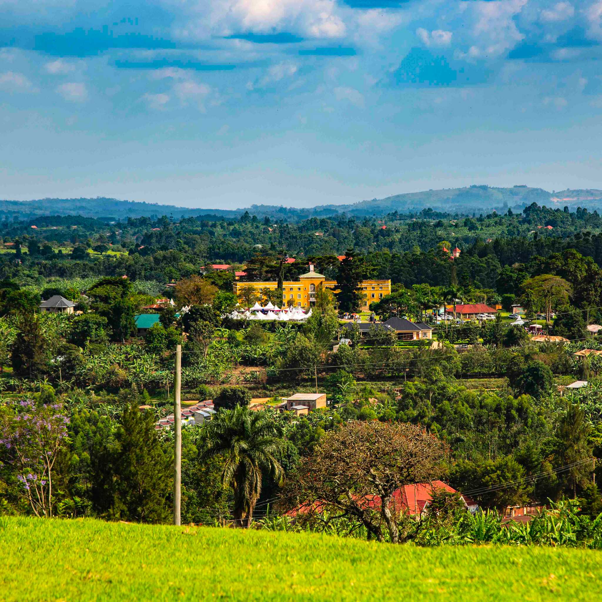 Private car transfers in Uganda from Fort Portal