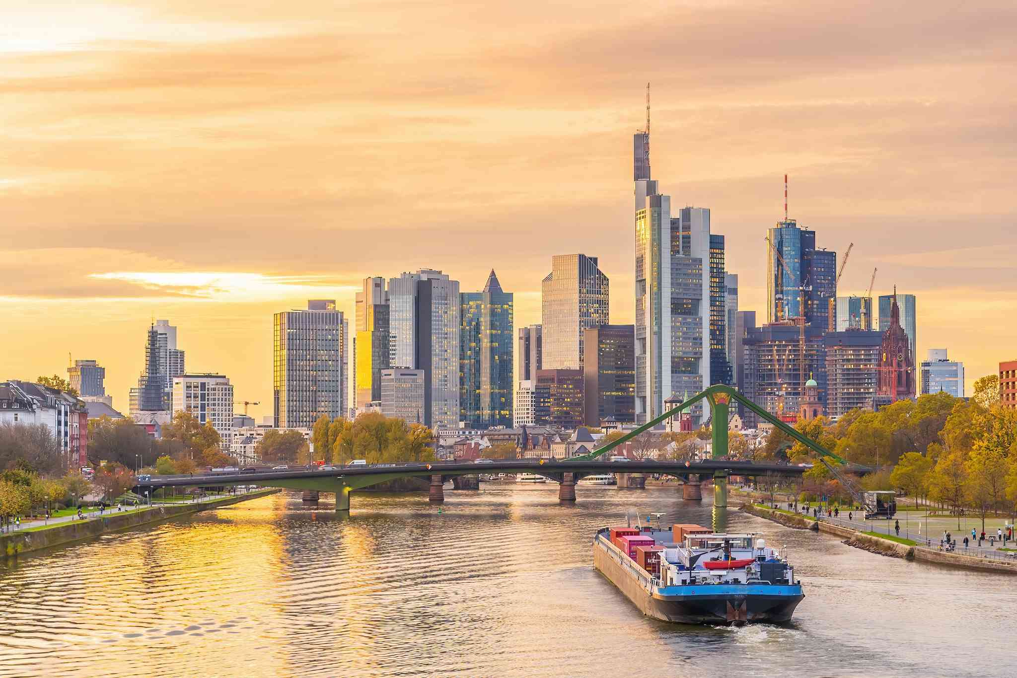 Scenic view of Frankfurt - private day trip from Amsterdam Airport Schiphol - photo 4