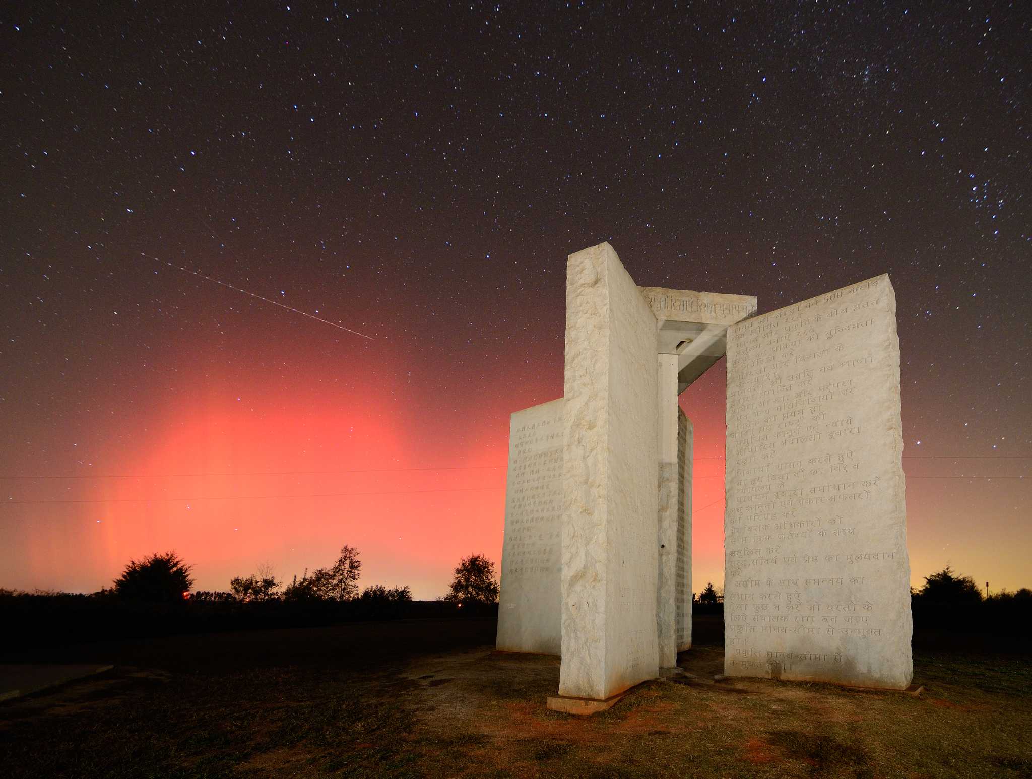 Visitez Georgia Guidestones sur le chemin de atlanta-ga-us à pittsburgh-pa-us avec Daytrip