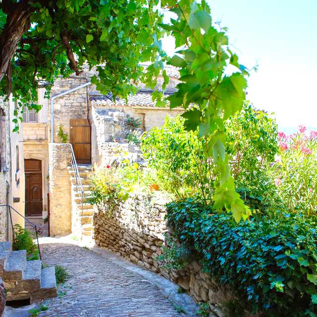 Aix-en-Provence to Gordes and Roussillon: Private day trip