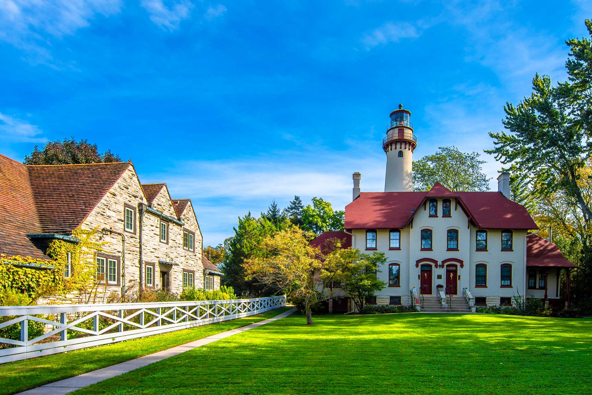 在 从 chestnut-mountain-resort-il-us 到 chicago-il-us 的途中，参观 Grosse Point Lighthouse ，通过 Daytrip
