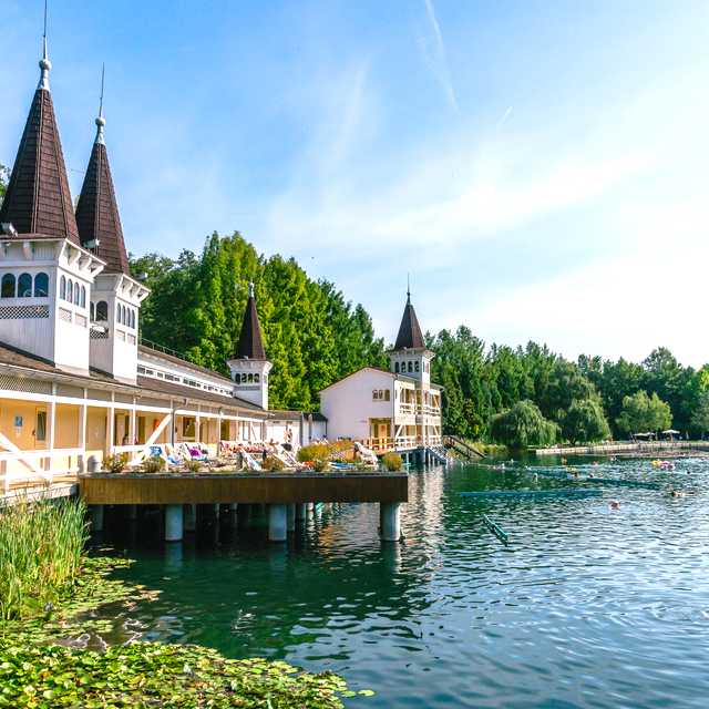 Budapest to Lake Heviz: Private day trip