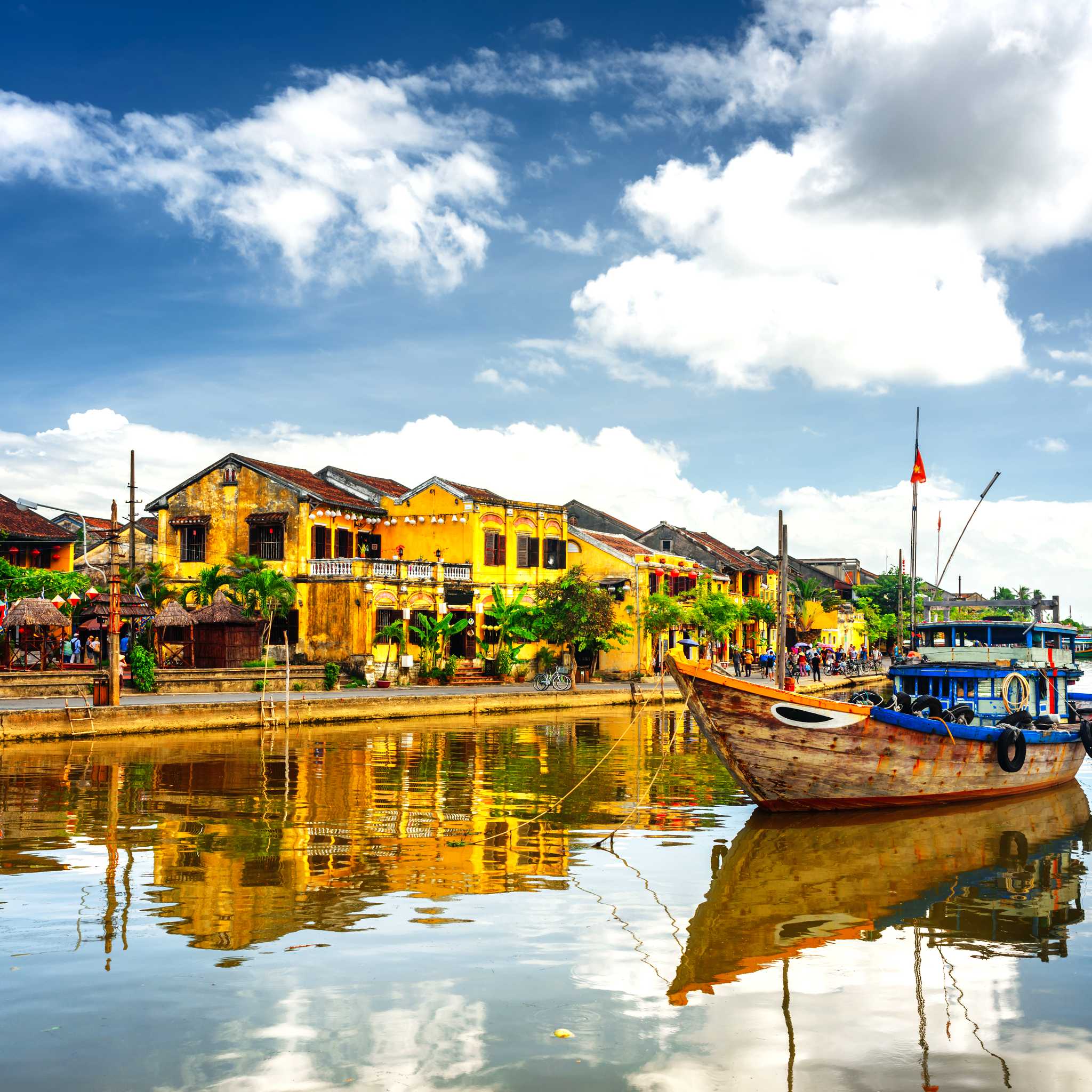 Private car transfers in Vietnam from Hoi An