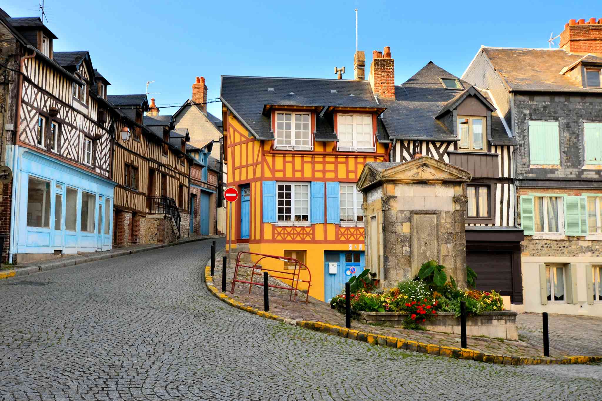 Scenic view of Honfleur - private day trip from Bruges - photo 3