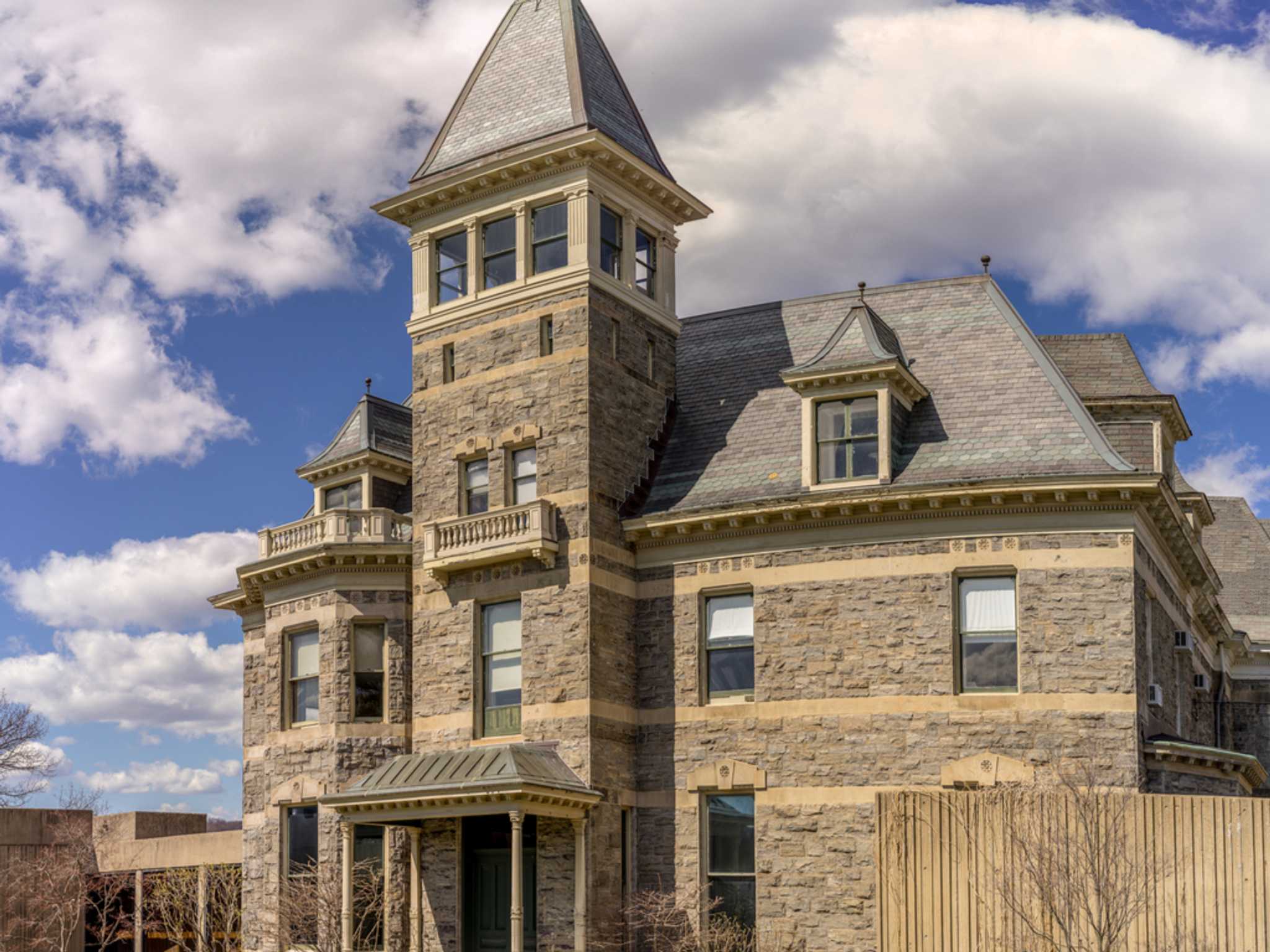 Visit Hudson River Museum on the way from new-york-city-ny-us to monticello-ny-us with Daytrip