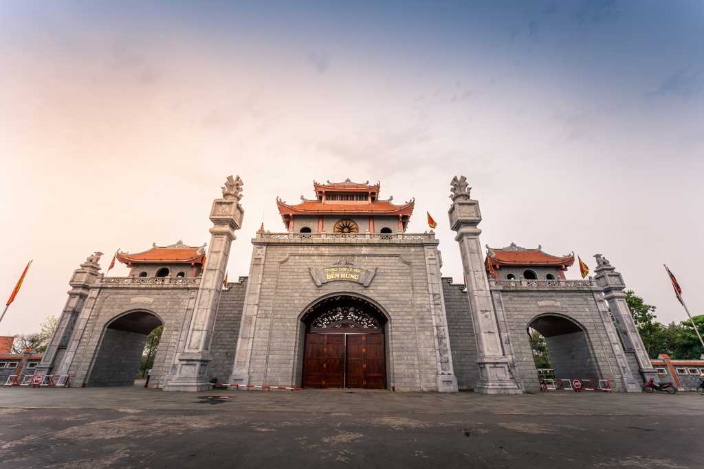 Private Day Trip from Hanoi to Duong Lam and Hung Temple