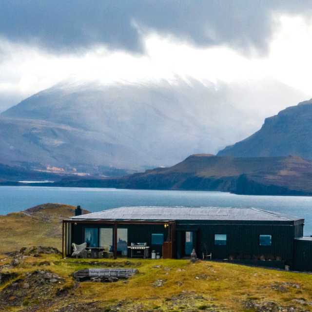 Reykjavik to Hvammsvik Hot Springs and Akranes: Day trip