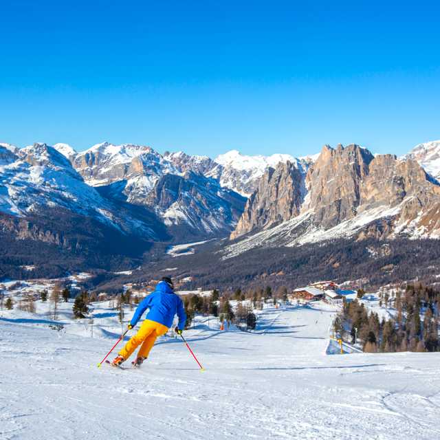 Maßgeschneiderte Fahrten für Italy in January: Peak Skiing, Empty Museums & Value - Private Transfers von Daytrip