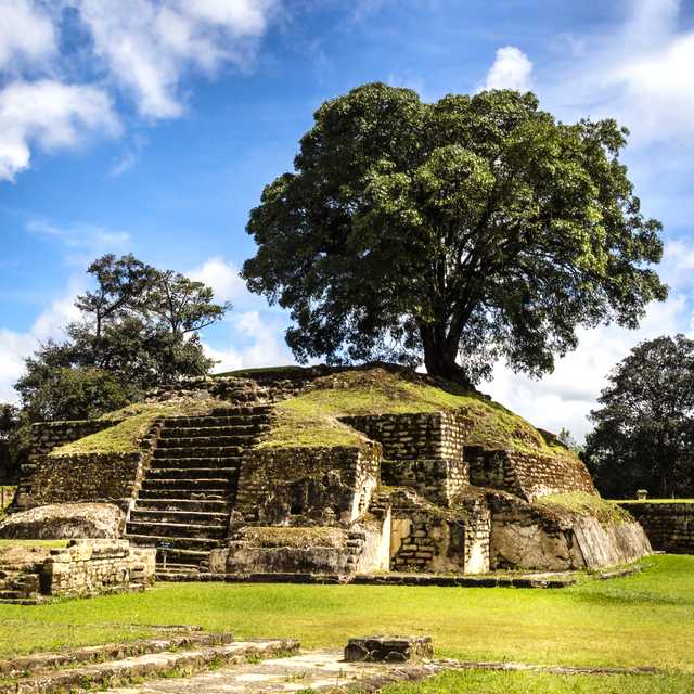 Puerto Quetzal to Pacaya Volcano and Iximche: Private day trip
