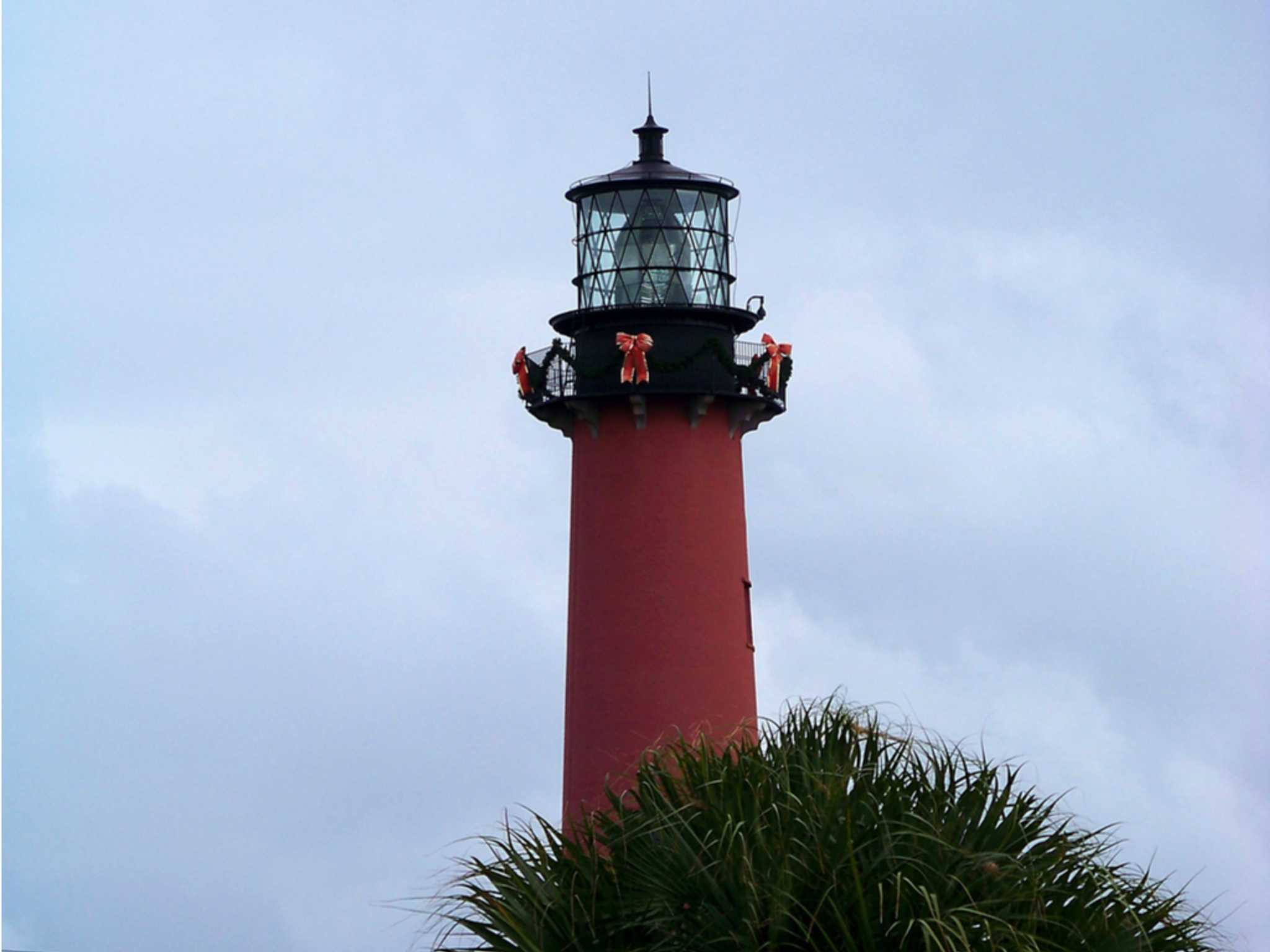 在 从 jacksonville-fl-us 到 palm-beach-international-airport-us 的途中，参观 Jupiter Inlet Lighthouse & Museum ，通过 Daytrip