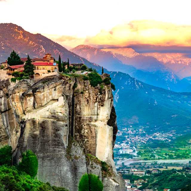 Thessaloniki to Meteora and Kalabaka: Private day trip