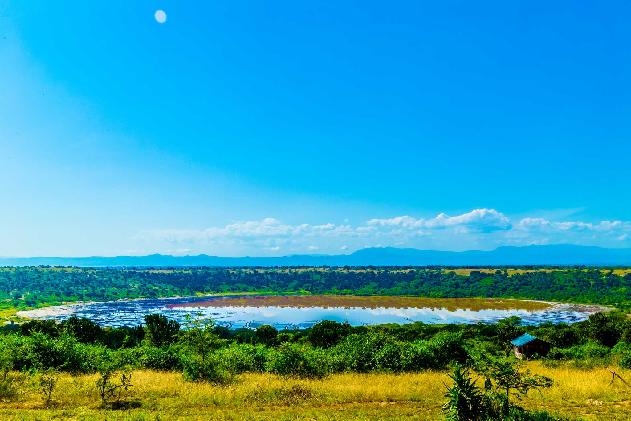 在 从 fort-portal-ug 到 kigali-airport-rw 的途中，参观 Katwe Village ，通过 Daytrip