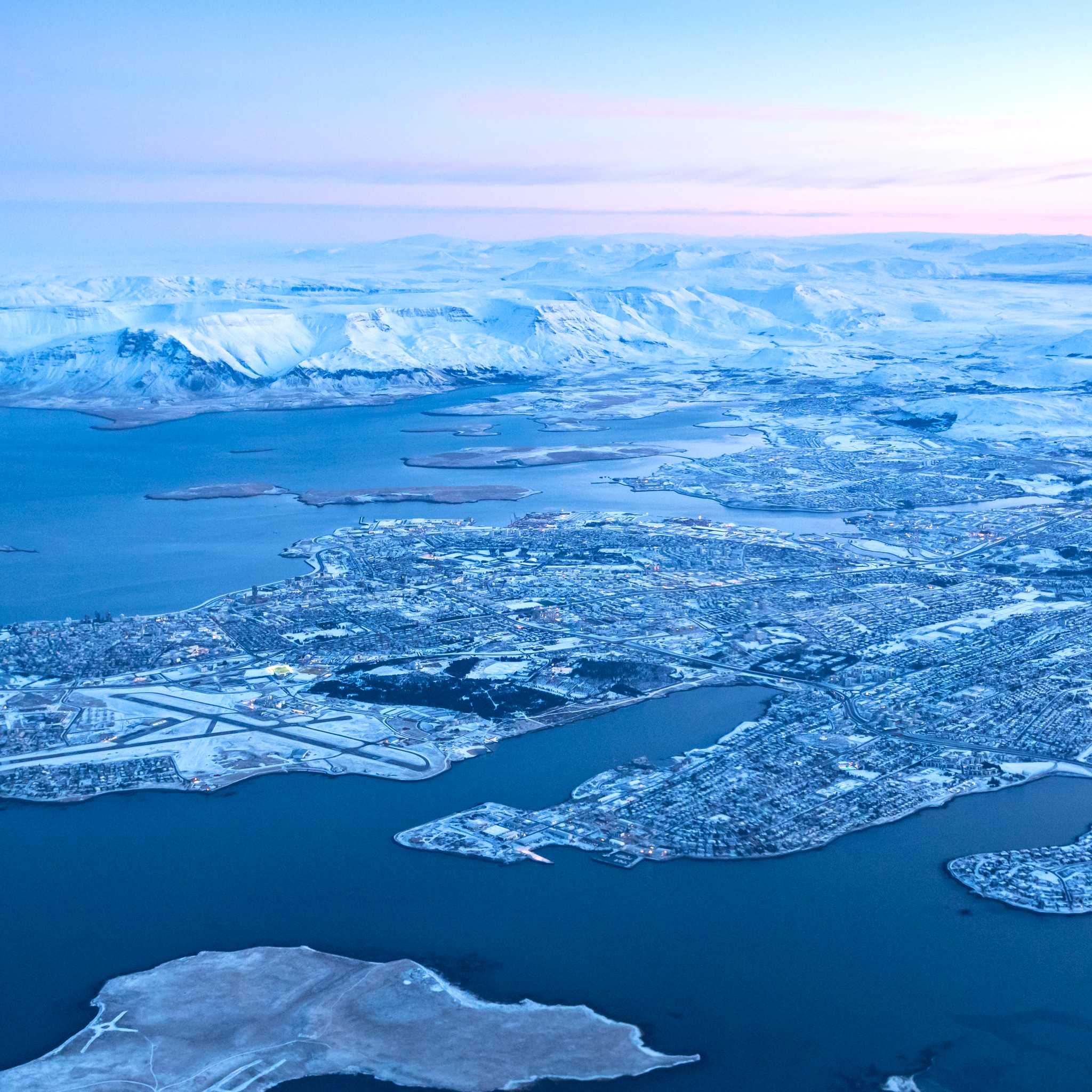 Private car transfers in Iceland from Keflavik