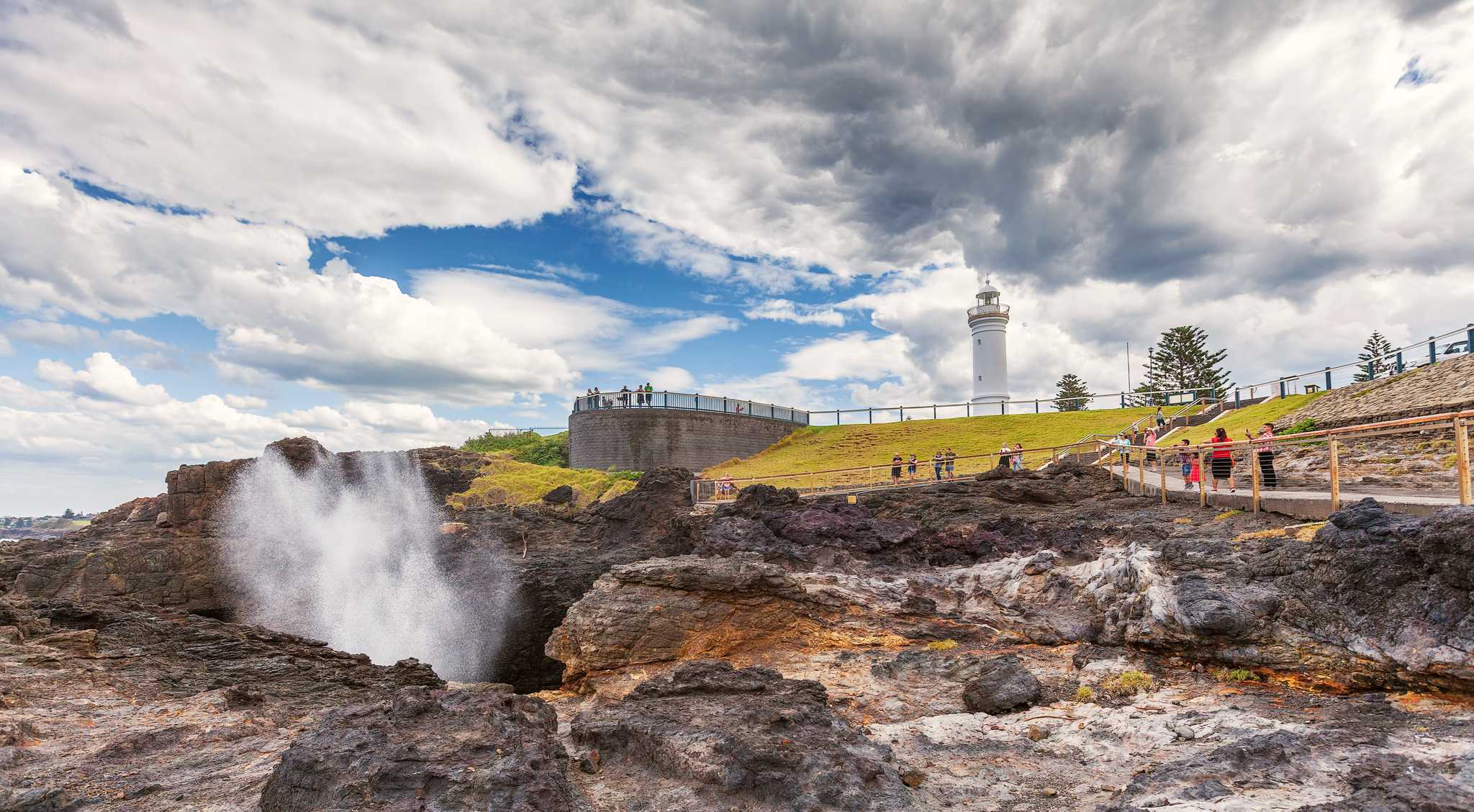 Cette charmante ville côtière est une retraite populaire le week-end - et pas seulement à cause de son célèbre blowhole !