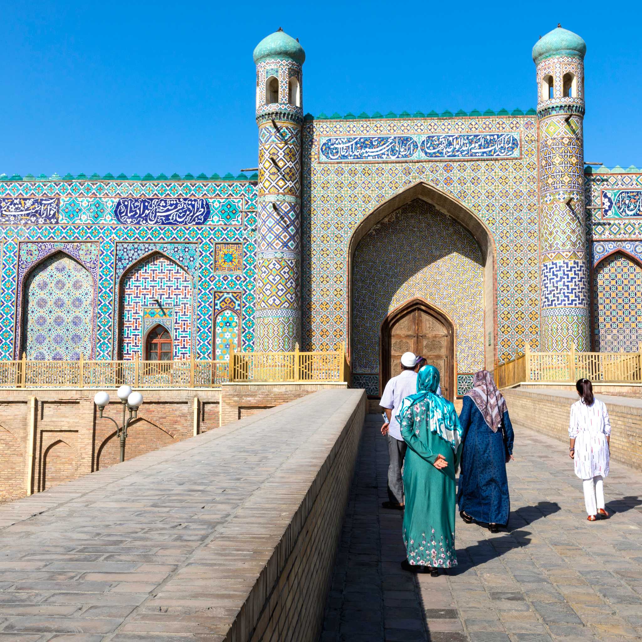 Private car transfers in Uzbekistan from Koland