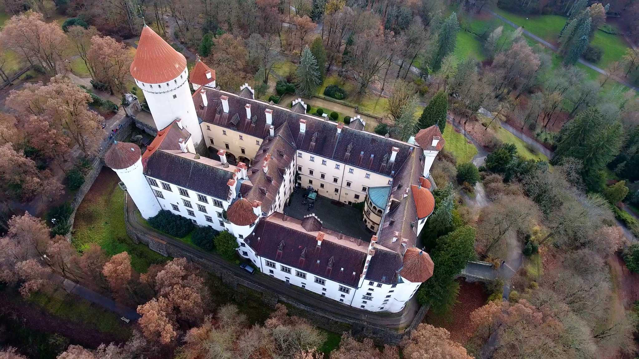 Parada del itinerario en Konopiste en excursión privada desde Prague