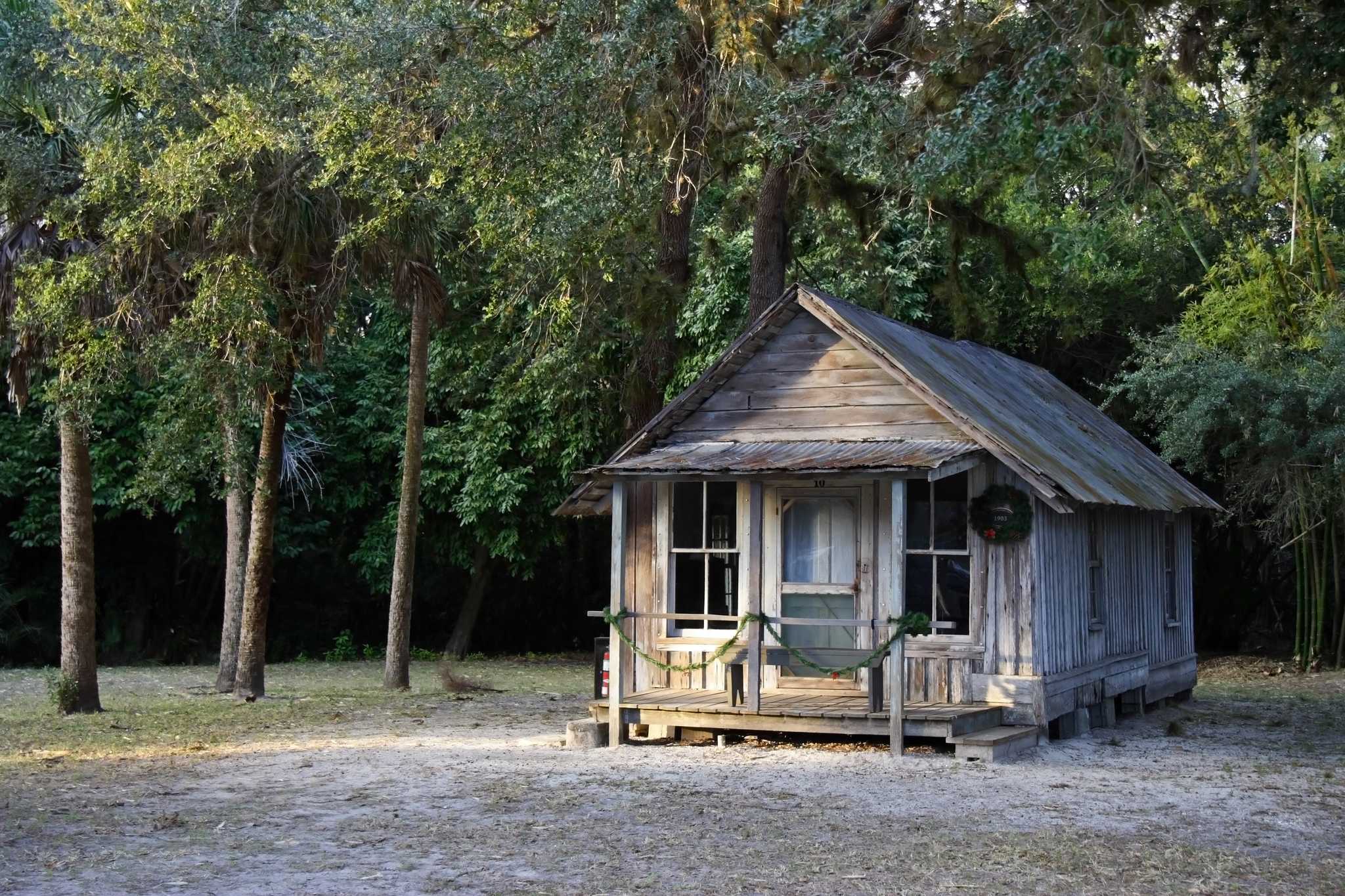 在 从 st-petersburg-fl-us 到 fort-lauderdale-fl-us 的途中，参观 Koreshan State Park ，通过 Daytrip